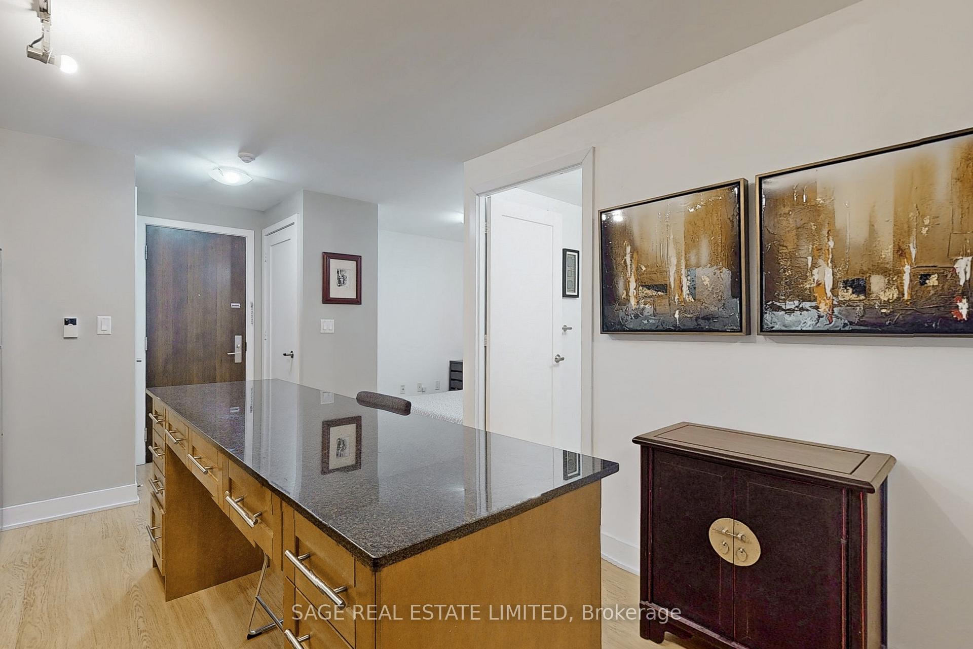 Photo 3 of Unit 1203, 20 Blue Jays Way, Toronto, Waterfront Communities — HOMEH