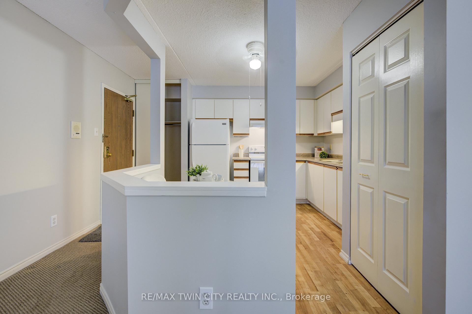 Photo 11 of Unit 404, 266 Overlea Drive, Kitchener — HOMEH