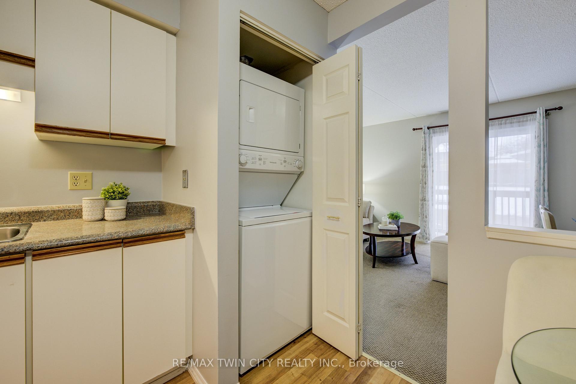 Photo 18 of Unit 404, 266 Overlea Drive, Kitchener — HOMEH