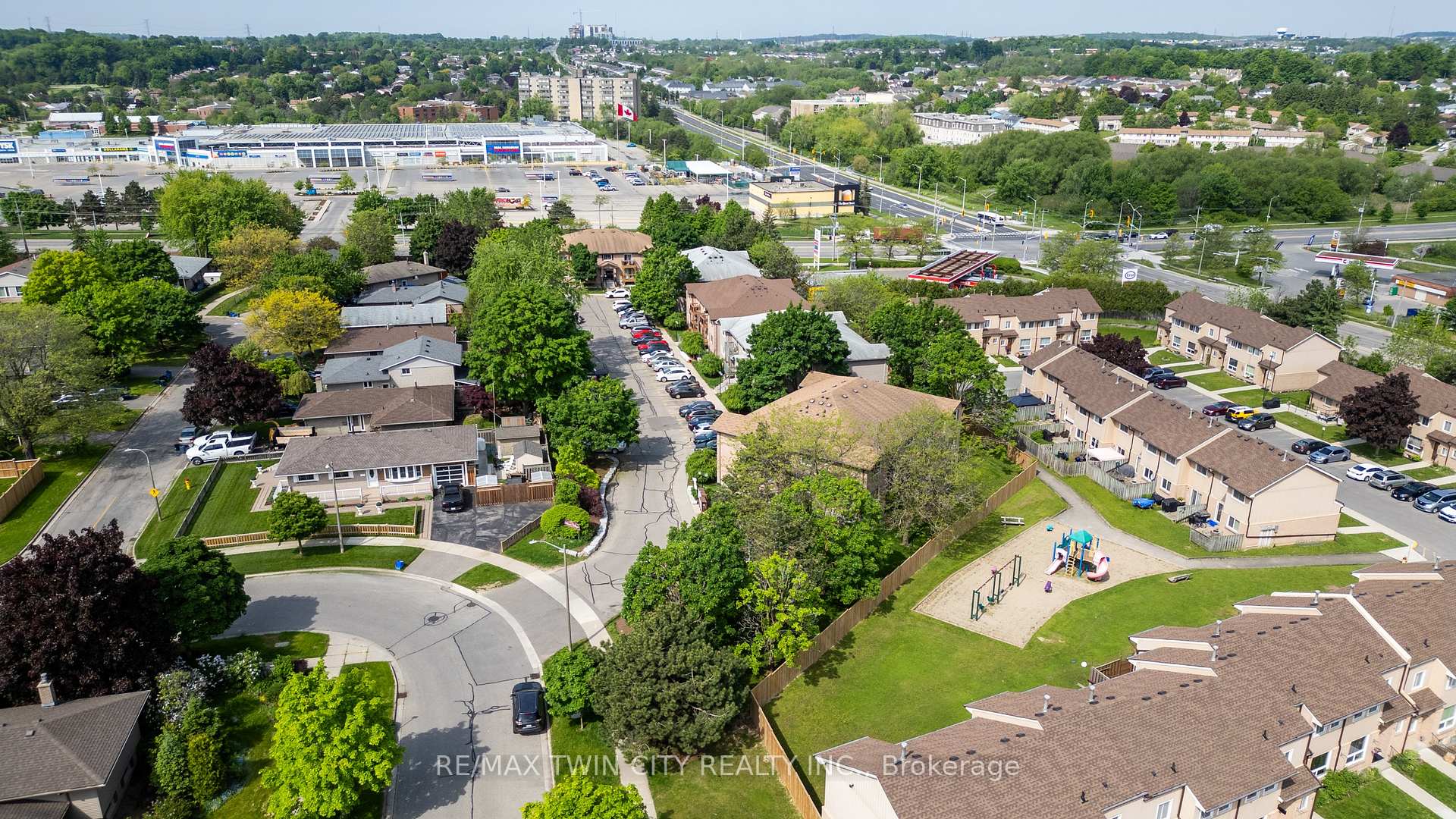 Photo 10 of Unit 404, 266 Overlea Drive, Kitchener — HOMEH