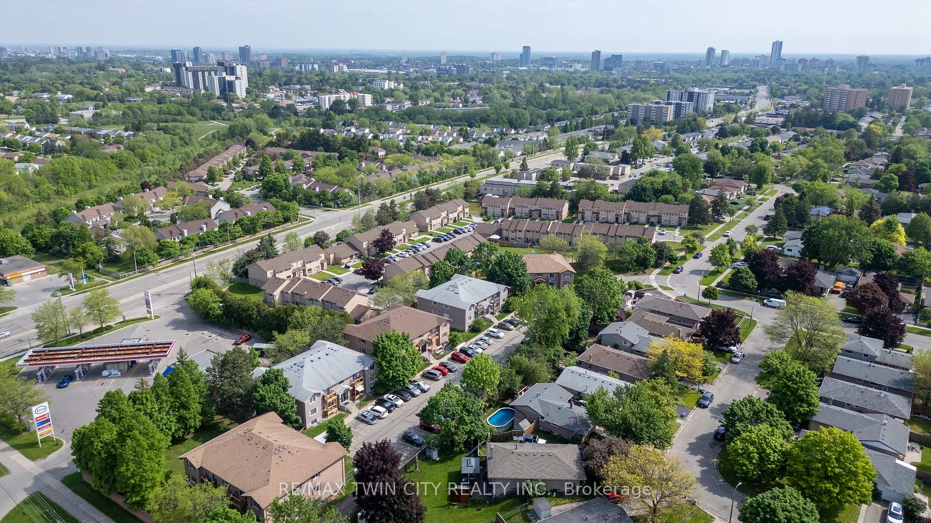 Photo 16 of Unit 404, 266 Overlea Drive, Kitchener — HOMEH
