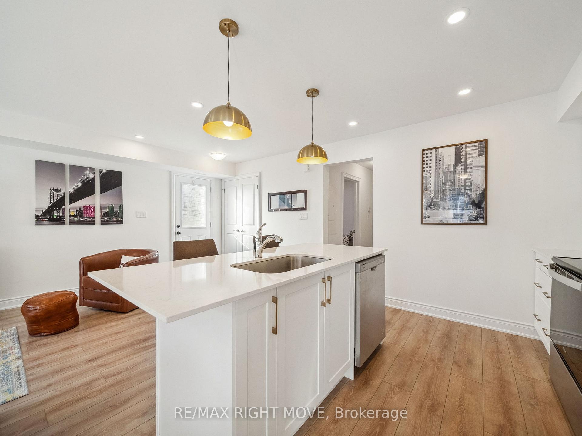 Photo 5 of Unit 2, 9 Hay Lane, Barrie, Rural Barrie Southeast — HOMEH