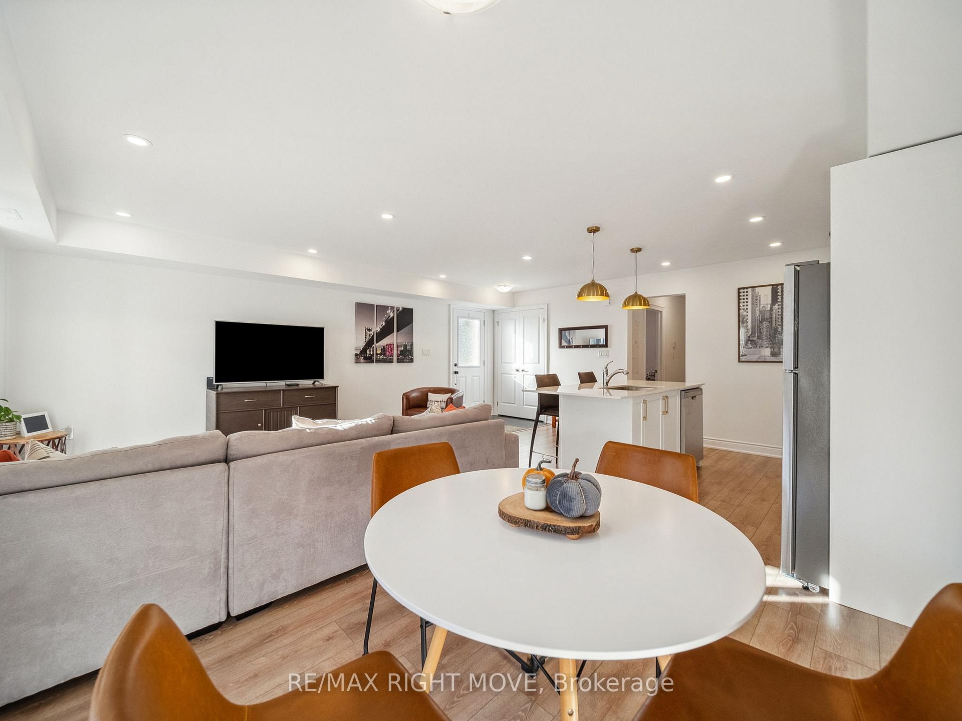 Photo 2 of Unit 2, 9 Hay Lane, Barrie, Rural Barrie Southeast — HOMEH