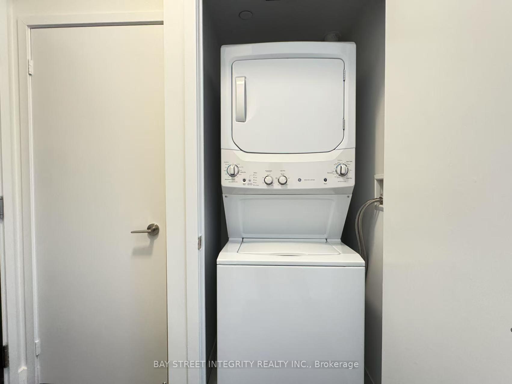 Photo 10 of Unit 2105, 8 Eglinton Avenue E, Toronto, Yonge-Eglinton — HOMEH