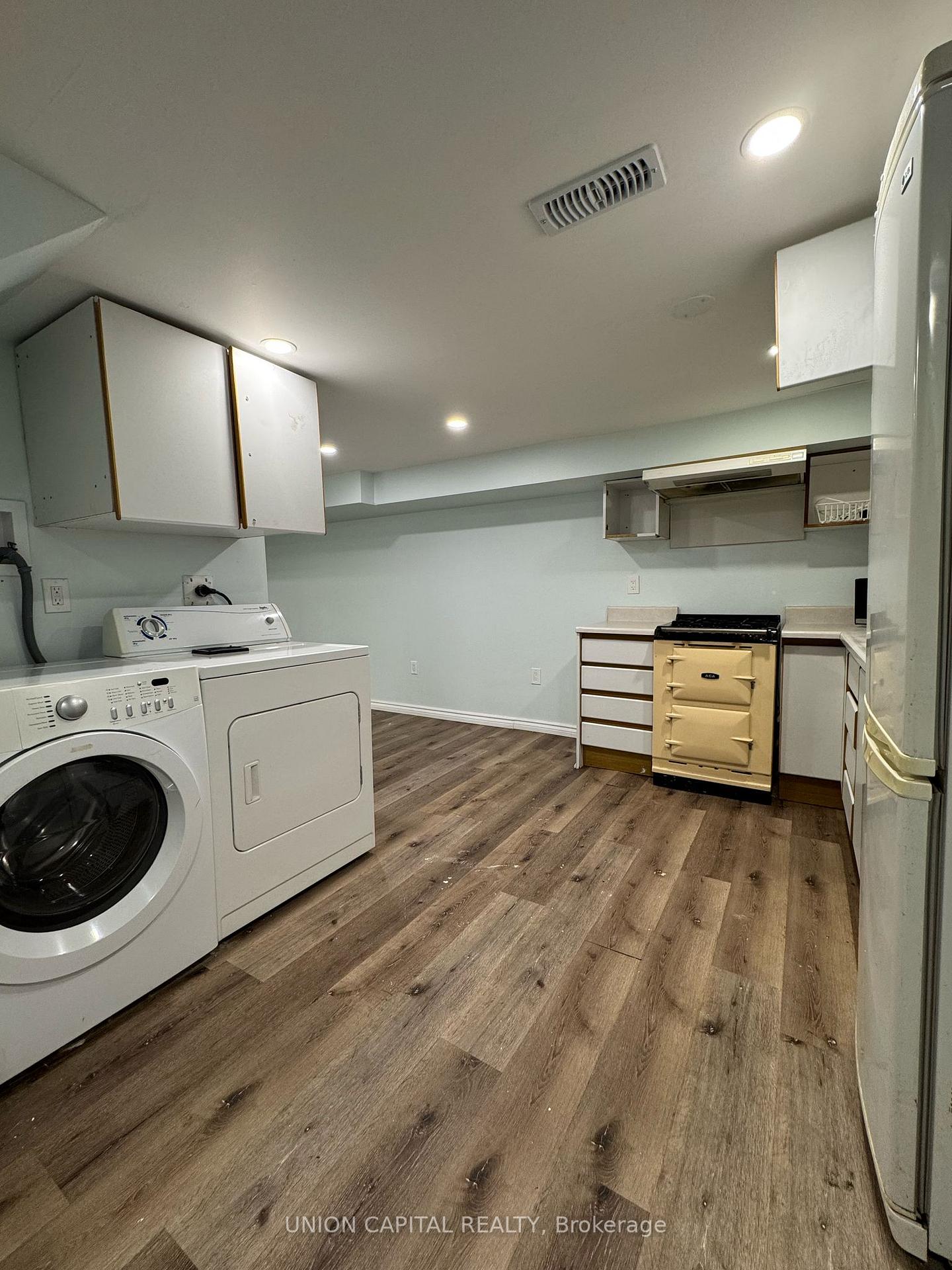 Photo 2 of Unit LOWER, 96 Hiawatha Road, Toronto, Greenwood-Coxwell — HOMEH