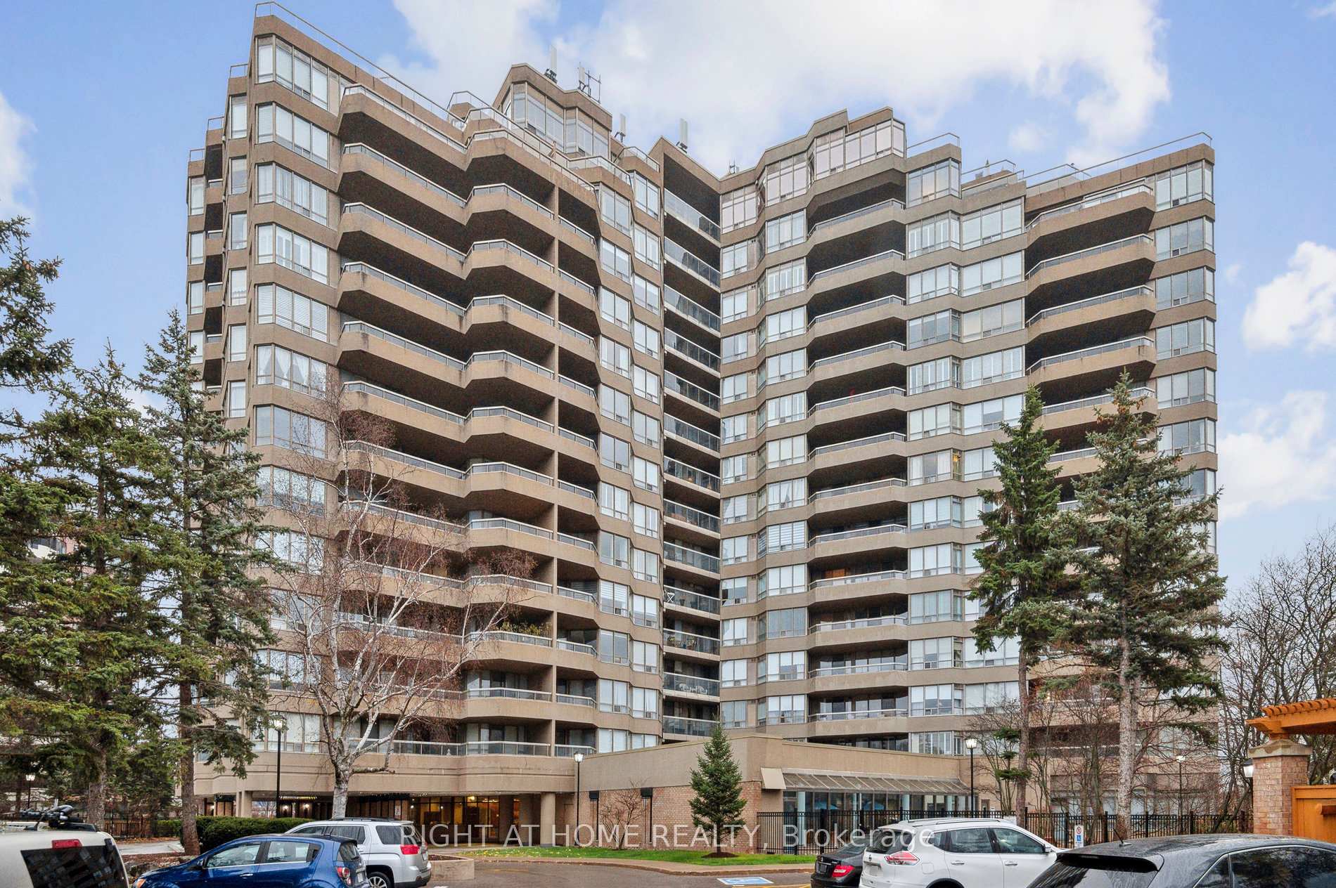 Photo 1 of Unit 814, 610 Bullock Drive, Markham, Markville — HOMEH