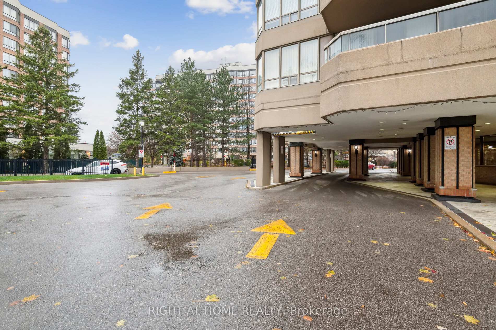 Photo 9 of Unit 814, 610 Bullock Drive, Markham, Markville — HOMEH