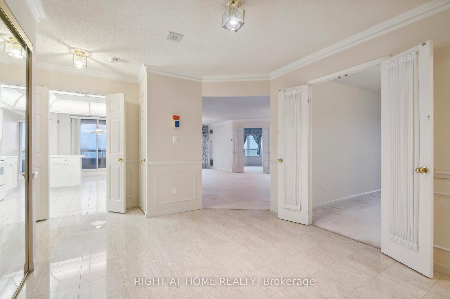 Photo 8 of Unit 814, 610 Bullock Drive, Markham, Markville — HOMEH