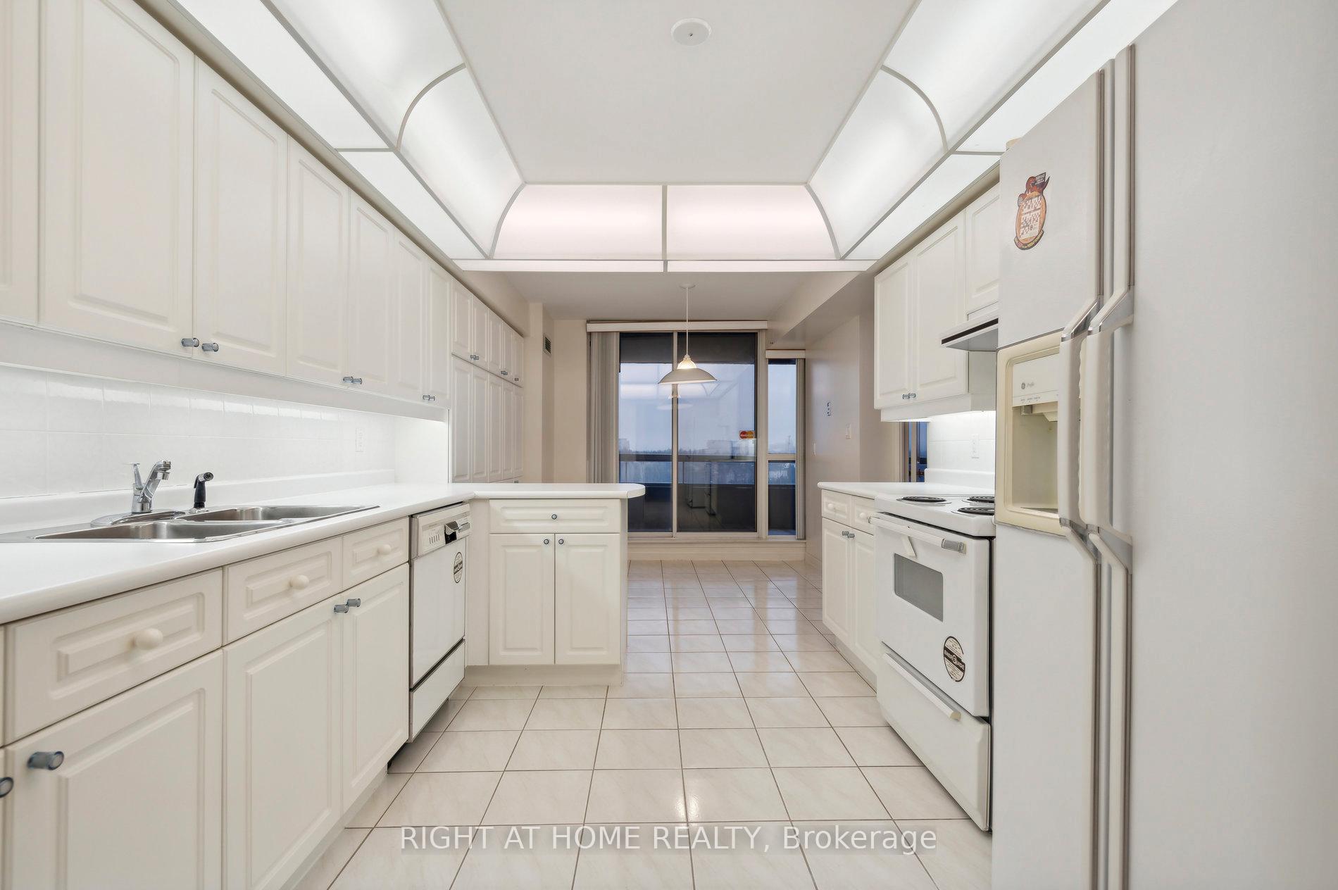 Photo 7 of Unit 814, 610 Bullock Drive, Markham, Markville — HOMEH