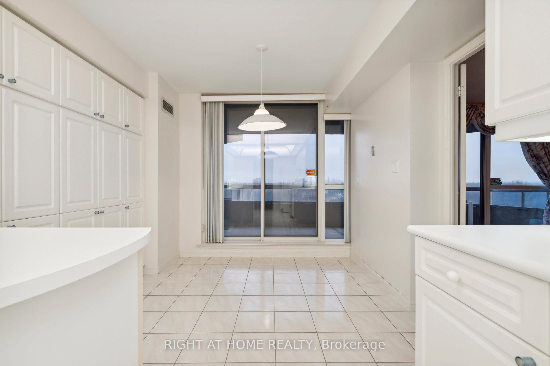 Photo 3 of Unit 814, 610 Bullock Drive, Markham, Markville — HOMEH