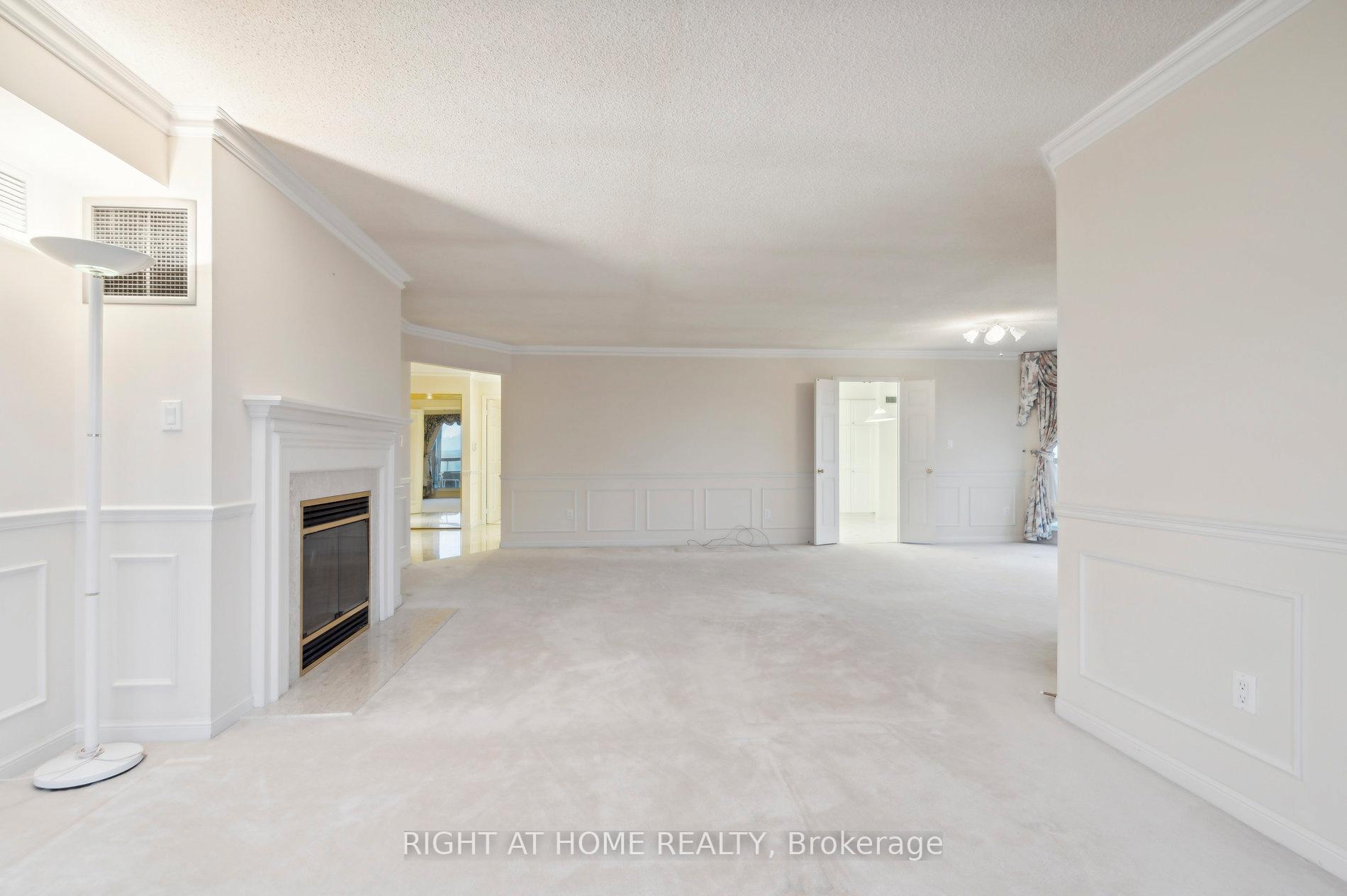 Photo 13 of Unit 814, 610 Bullock Drive, Markham, Markville — HOMEH