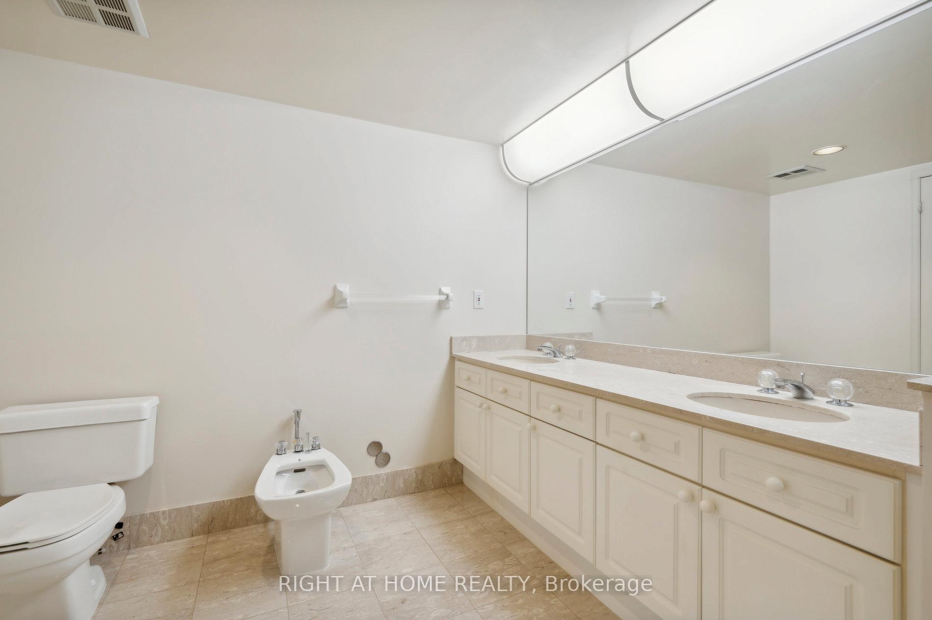 Photo 18 of Unit 814, 610 Bullock Drive, Markham, Markville — HOMEH