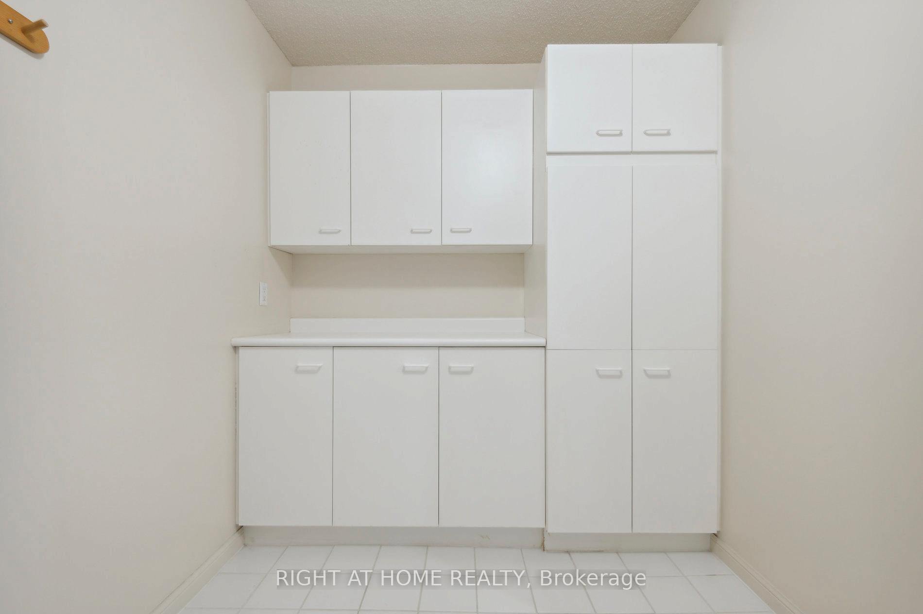 Photo 15 of Unit 814, 610 Bullock Drive, Markham, Markville — HOMEH