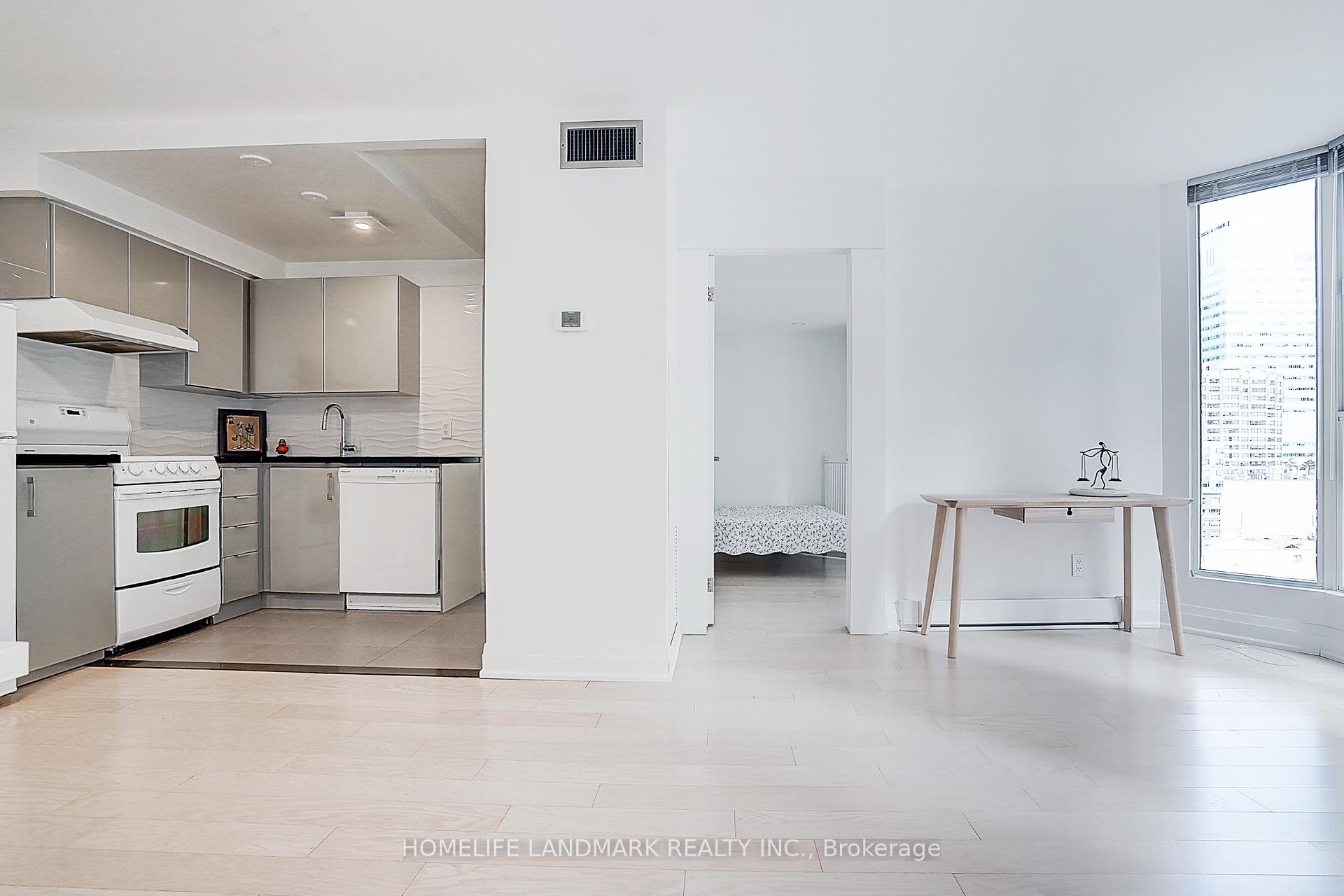 Photo 10 of Unit 701, 55 Centre Avenue, Toronto, Bay Street Corridor — HOMEH