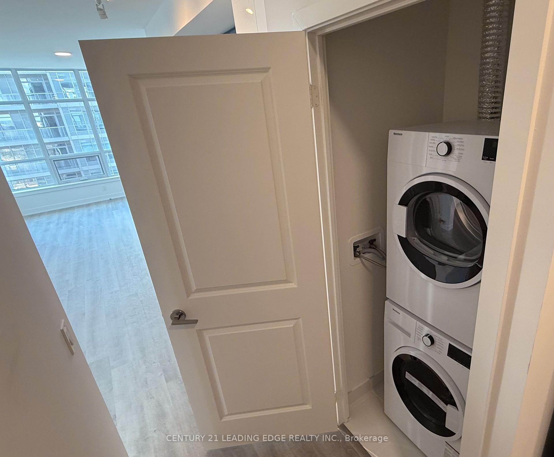 Photo 4 of Unit 3002, 1 Promenade Circle, Vaughan, Brownridge — HOMEH