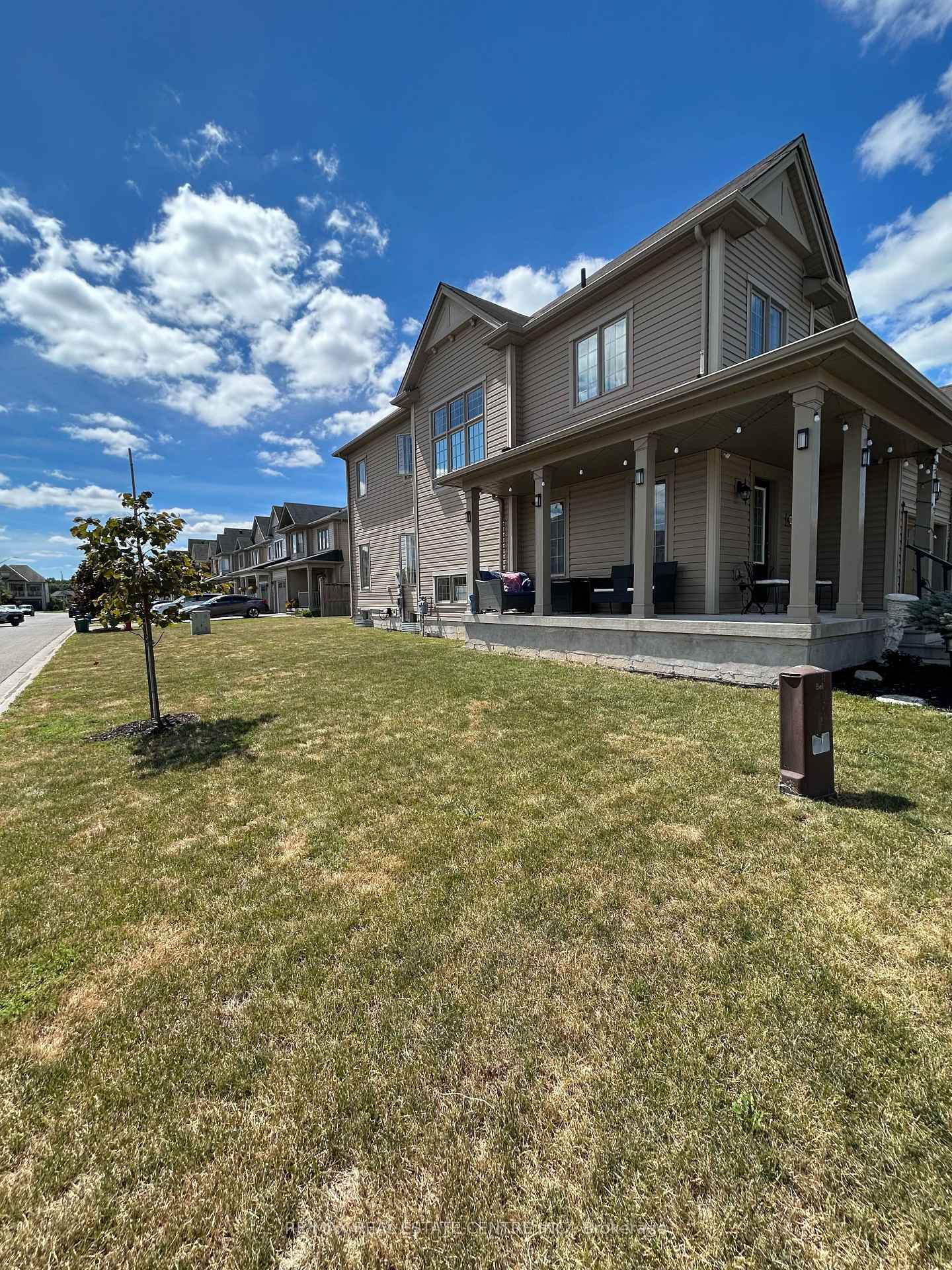 Photo 9 of 8529 Nightshade Street, Niagara Falls, Brown — HOMEH