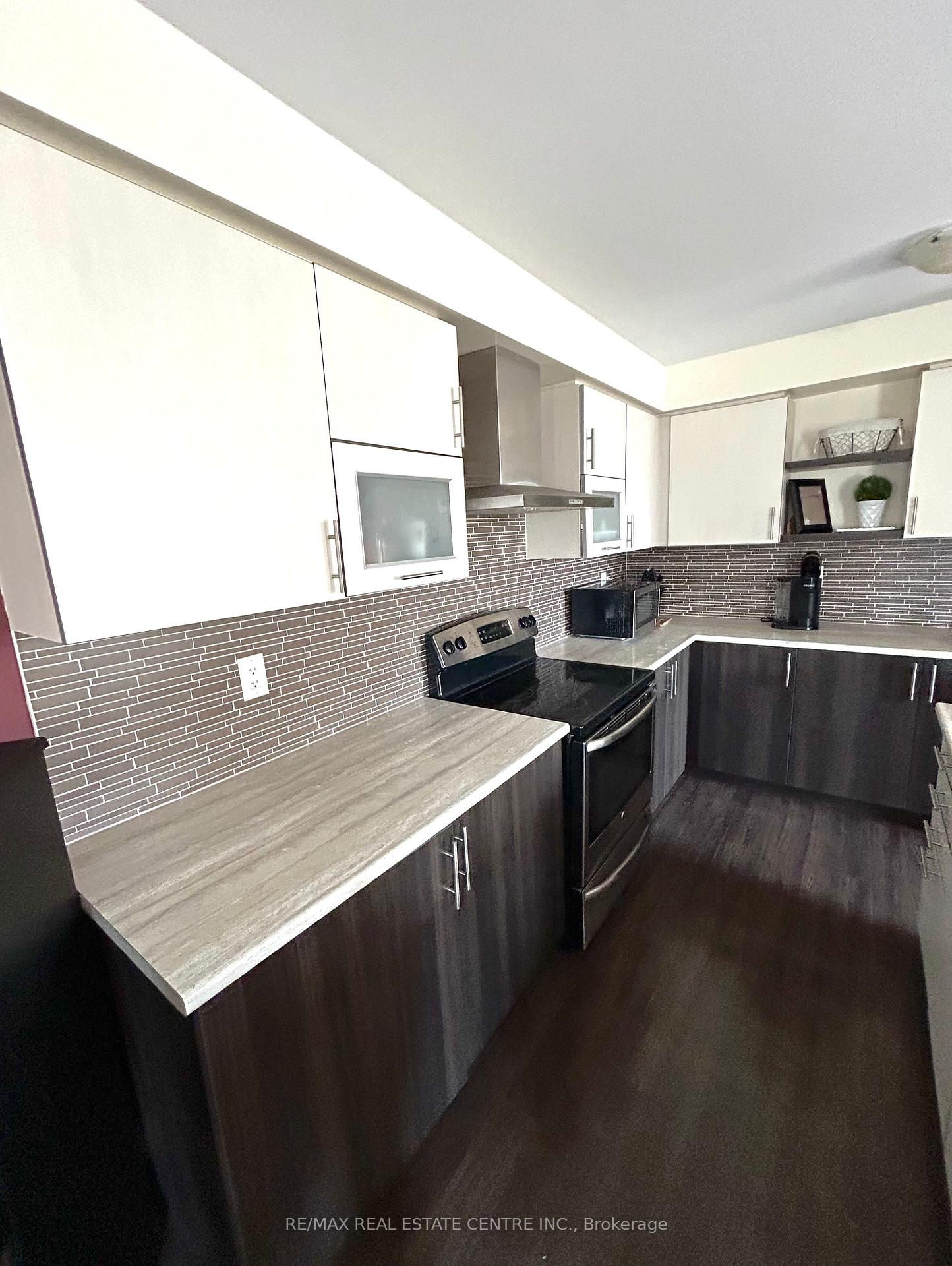 Photo 8 of 8529 Nightshade Street, Niagara Falls, Brown — HOMEH