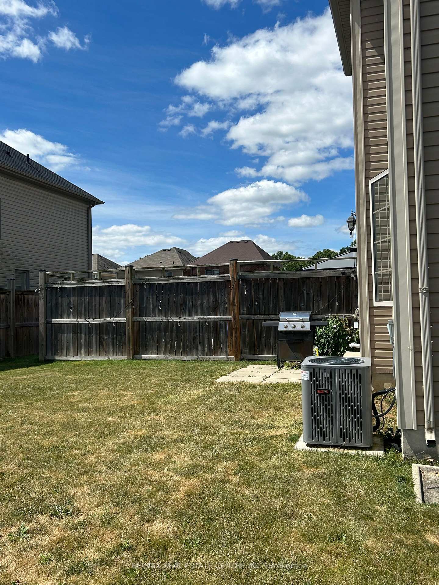 Photo 14 of 8529 Nightshade Street, Niagara Falls, Brown — HOMEH