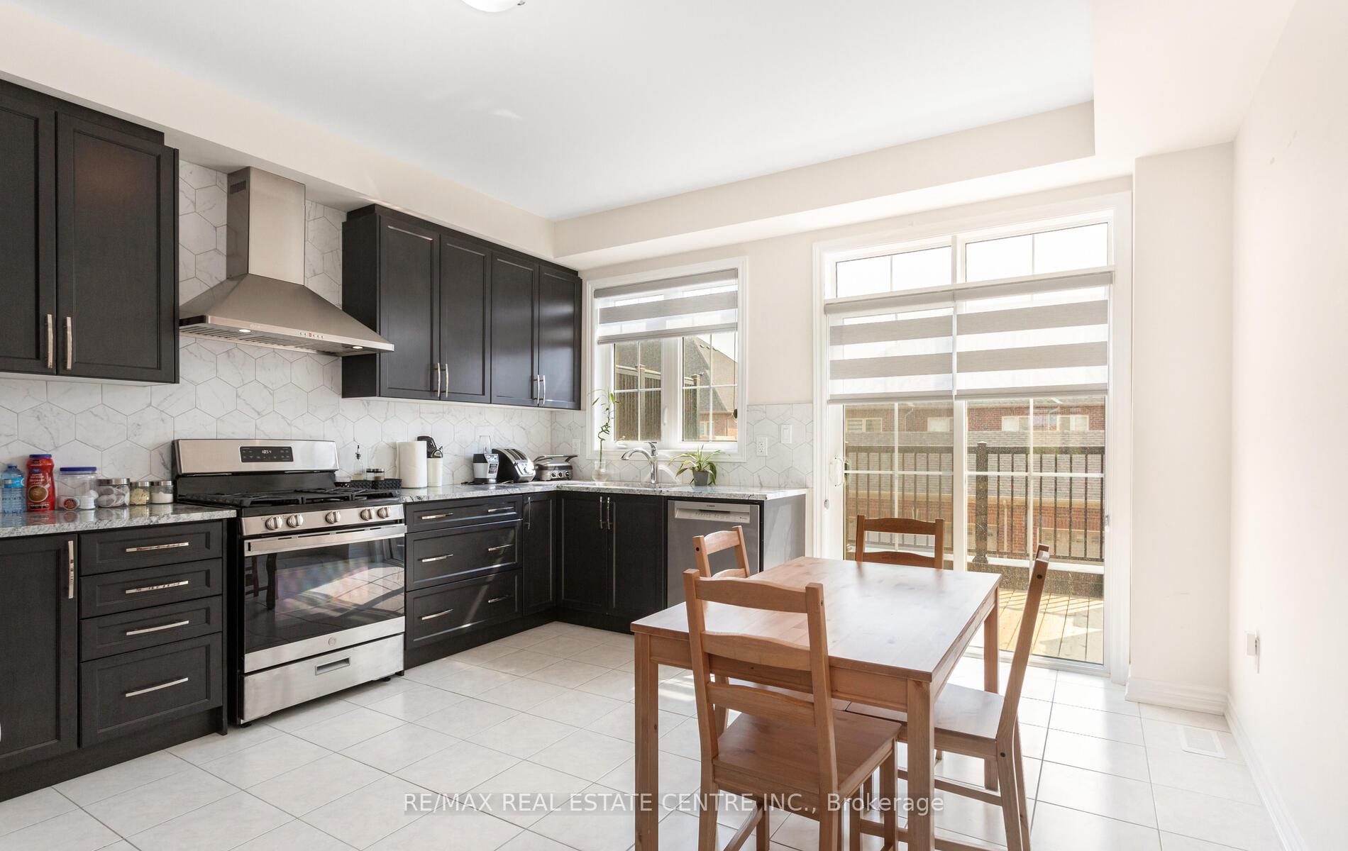 Photo 7 of 351 Inspire Boulevard, Brampton, Sandringham-Wellington North — HOMEH