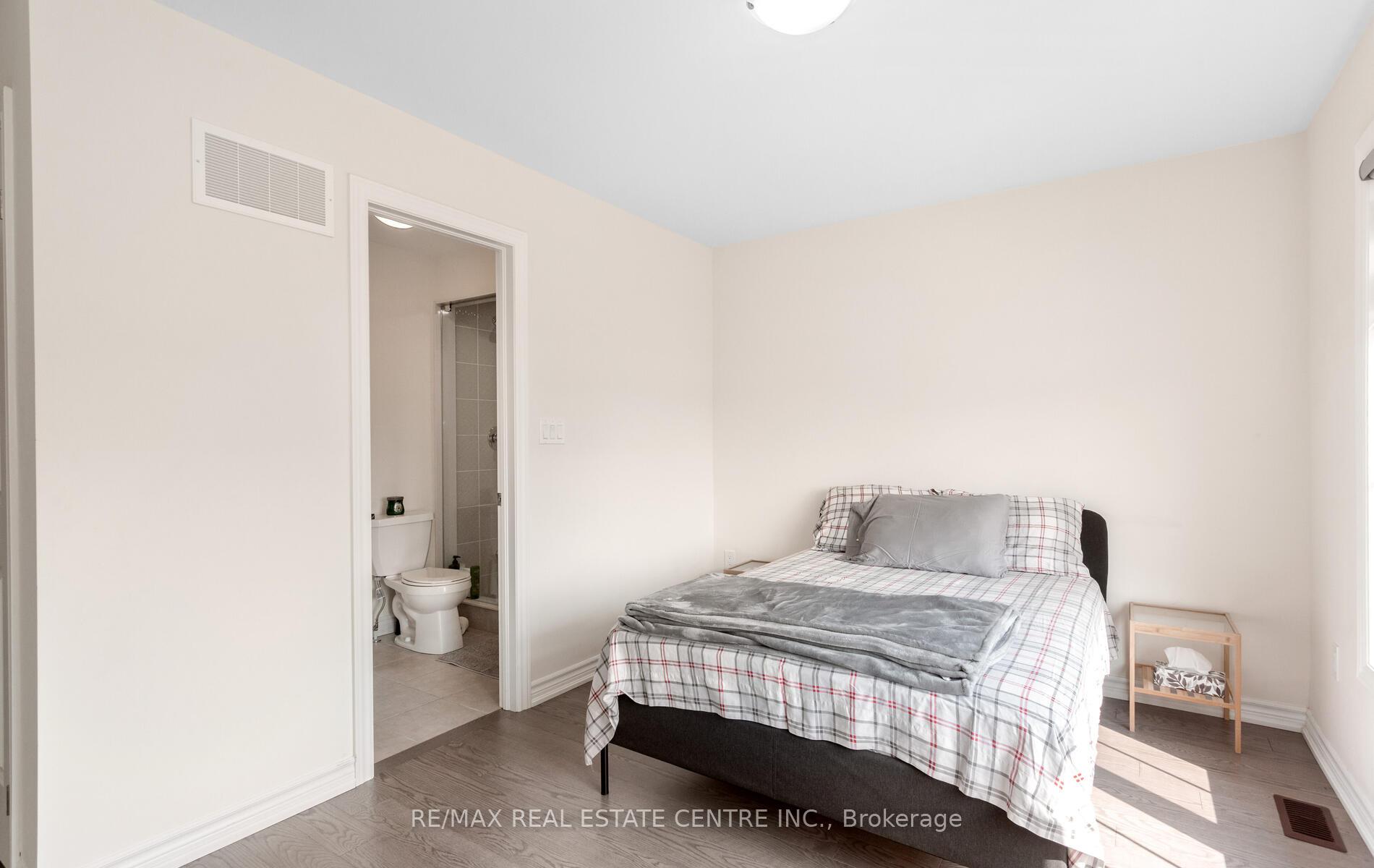 Photo 13 of 351 Inspire Boulevard, Brampton, Sandringham-Wellington North — HOMEH