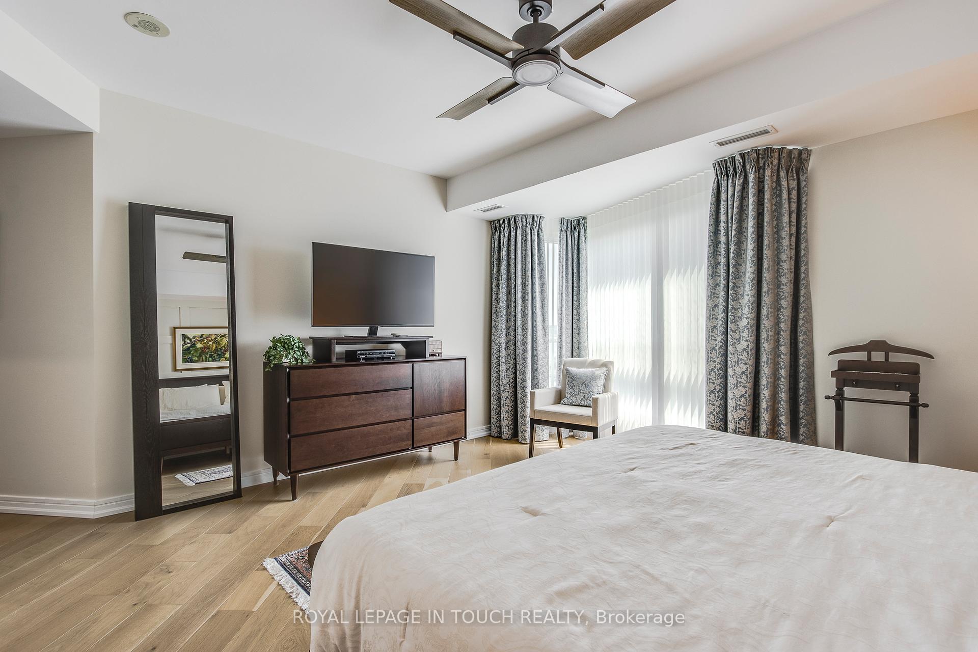 Photo 3 of Unit 1011, 2 Toronto Street S, Barrie, City Centre — HOMEH