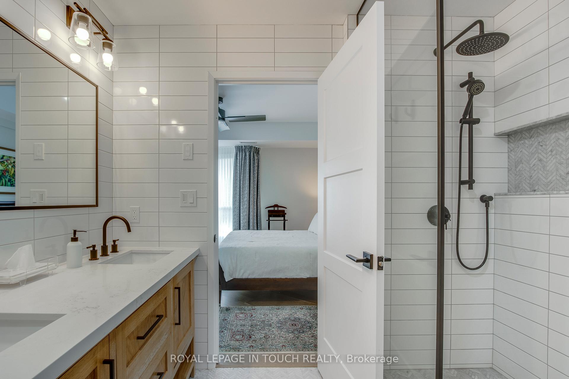 Photo 15 of Unit 1011, 2 Toronto Street S, Barrie, City Centre — HOMEH