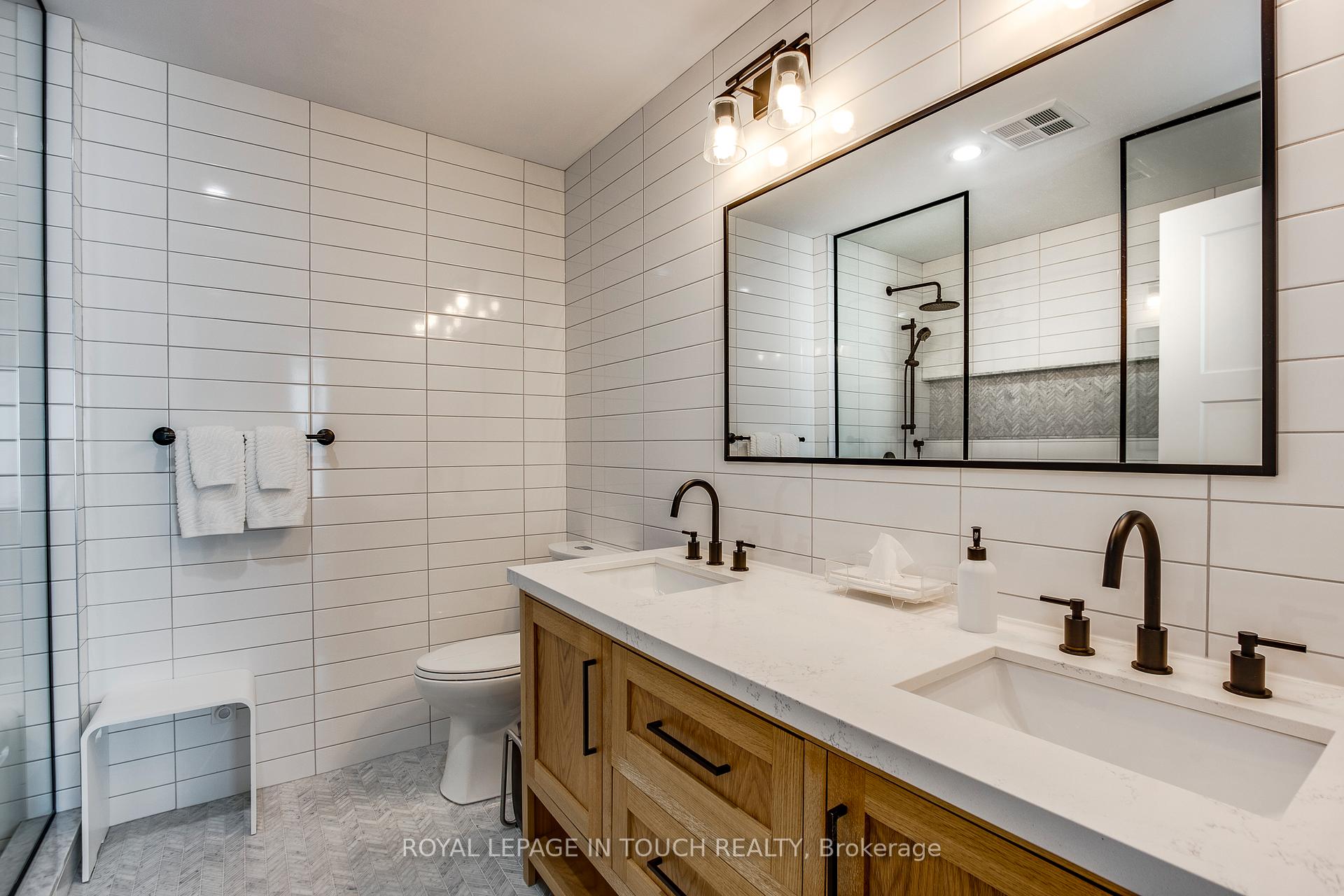 Photo 16 of Unit 1011, 2 Toronto Street S, Barrie, City Centre — HOMEH