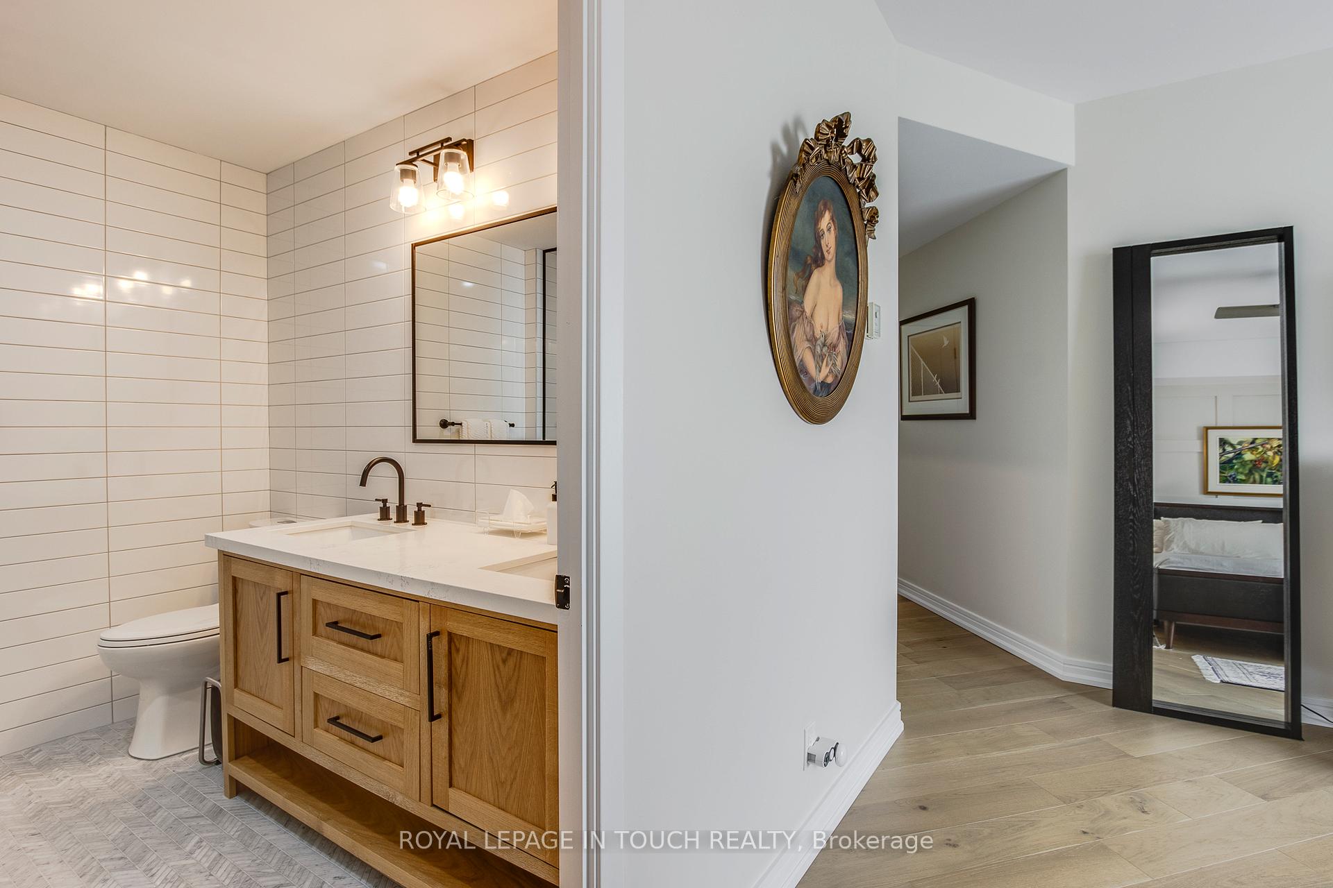 Photo 8 of Unit 1011, 2 Toronto Street S, Barrie, City Centre — HOMEH