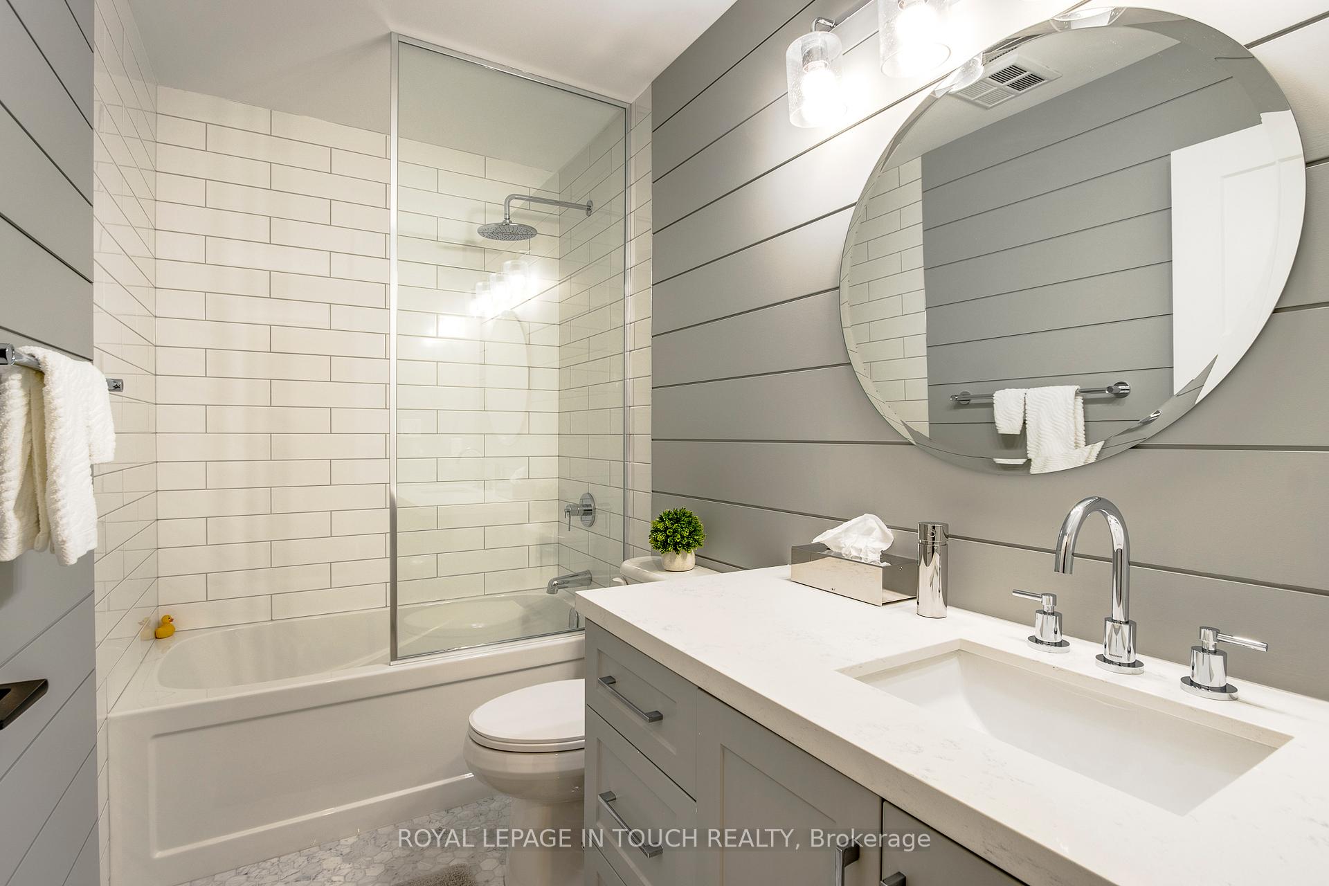 Photo 27 of Unit 1011, 2 Toronto Street S, Barrie, City Centre — HOMEH
