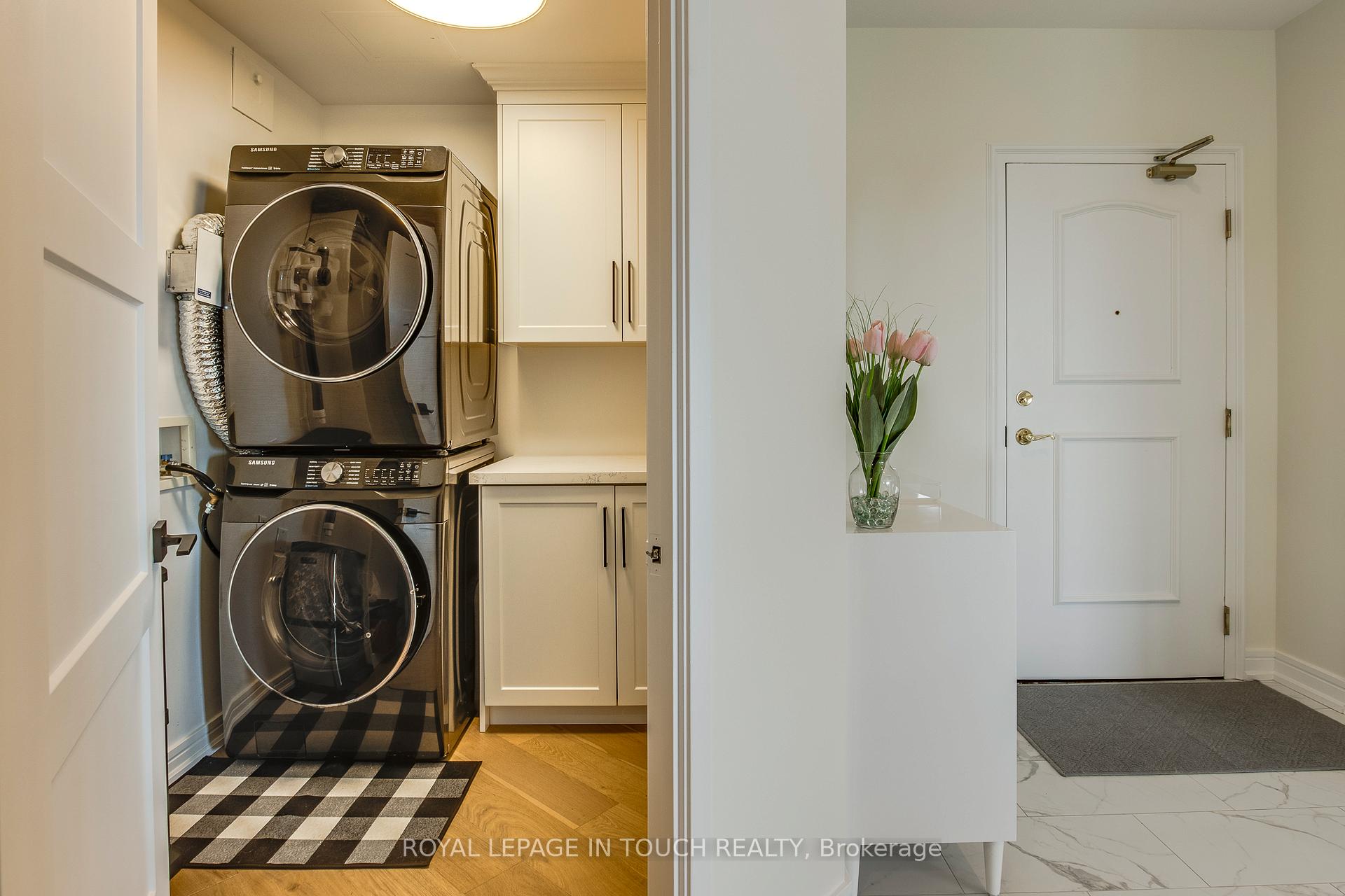Photo 11 of Unit 1011, 2 Toronto Street S, Barrie, City Centre — HOMEH