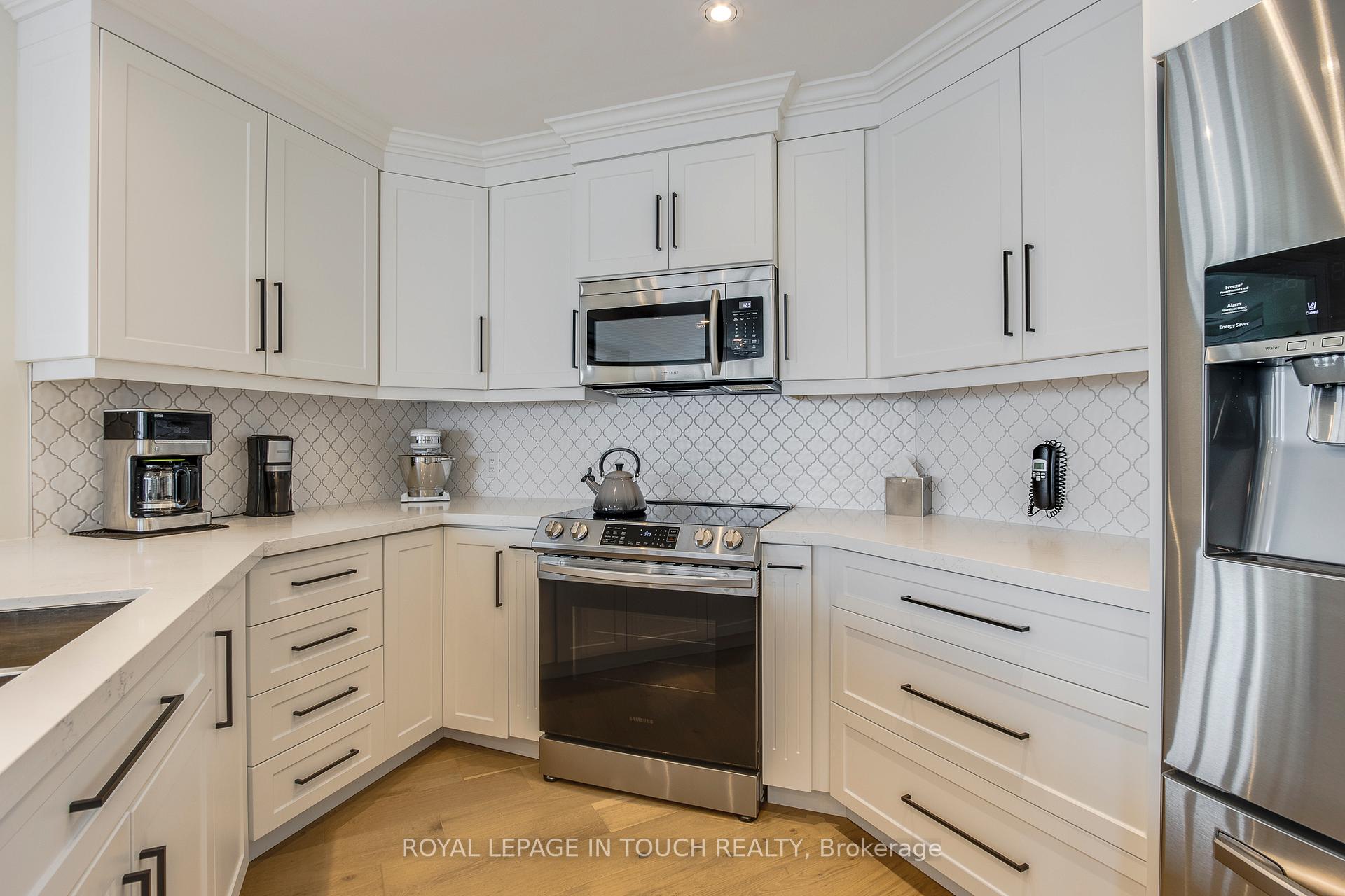 Photo 14 of Unit 1011, 2 Toronto Street S, Barrie, City Centre — HOMEH