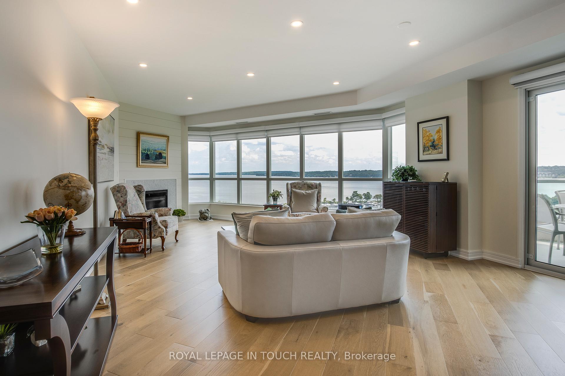 Photo 17 of Unit 1011, 2 Toronto Street S, Barrie, City Centre — HOMEH