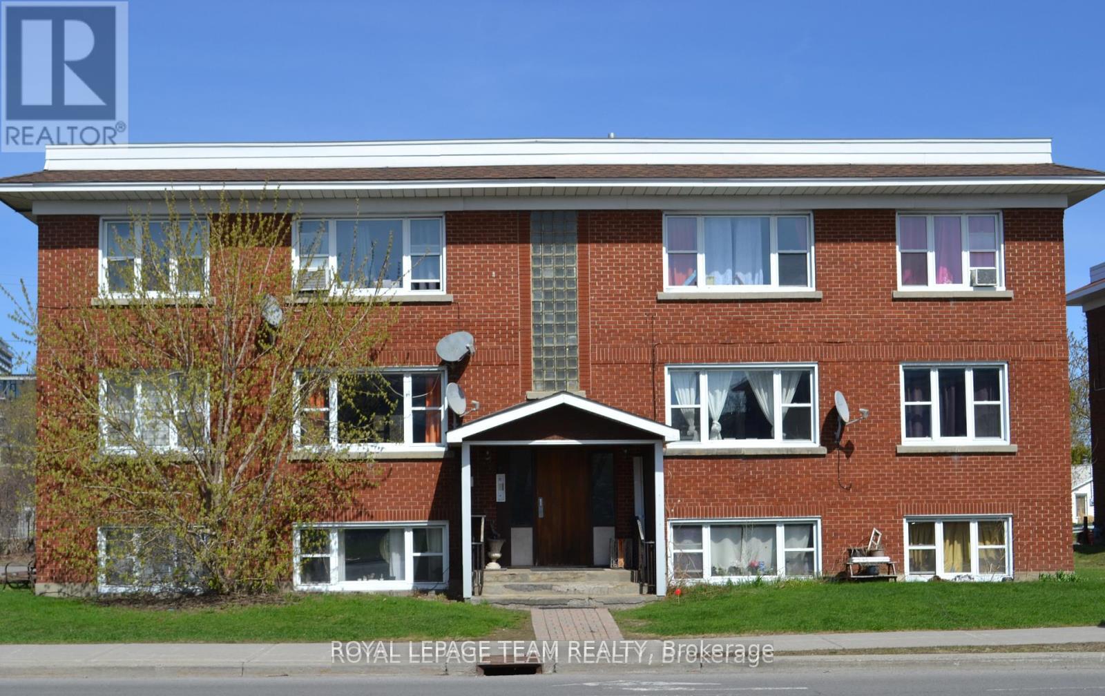 Front of Unit 4, 825 Kirkwood Avenue E