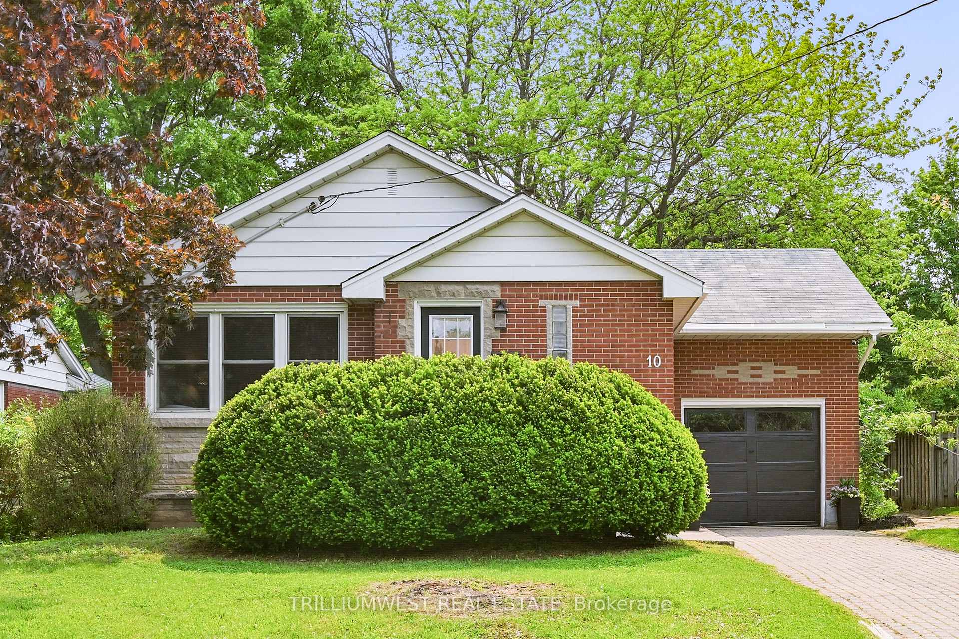 Front of 10 Glenwood Avenue