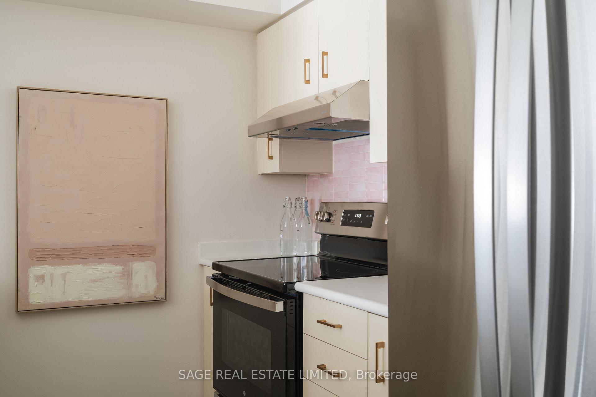 Photo 3 of Unit 704, 70 Mill Street, Toronto, Waterfront Communities — HOMEH