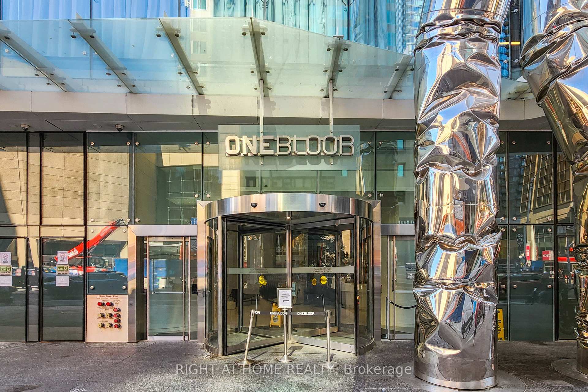 Photo 2 of Unit 3312, 1 Bloor Street E, Toronto, Church-Yonge Corridor — HOMEH