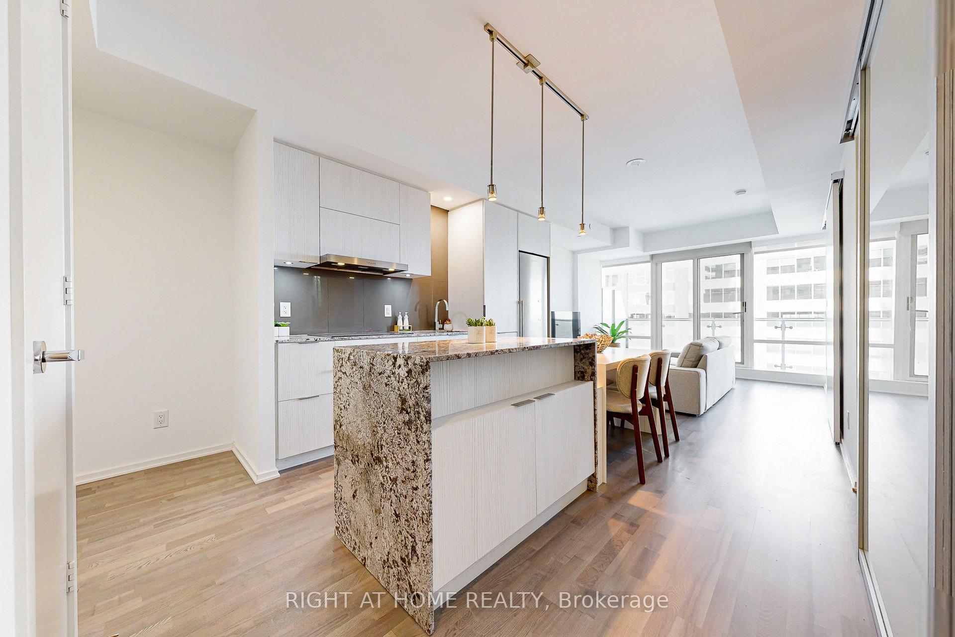 Photo 8 of Unit 3312, 1 Bloor Street E, Toronto, Church-Yonge Corridor — HOMEH