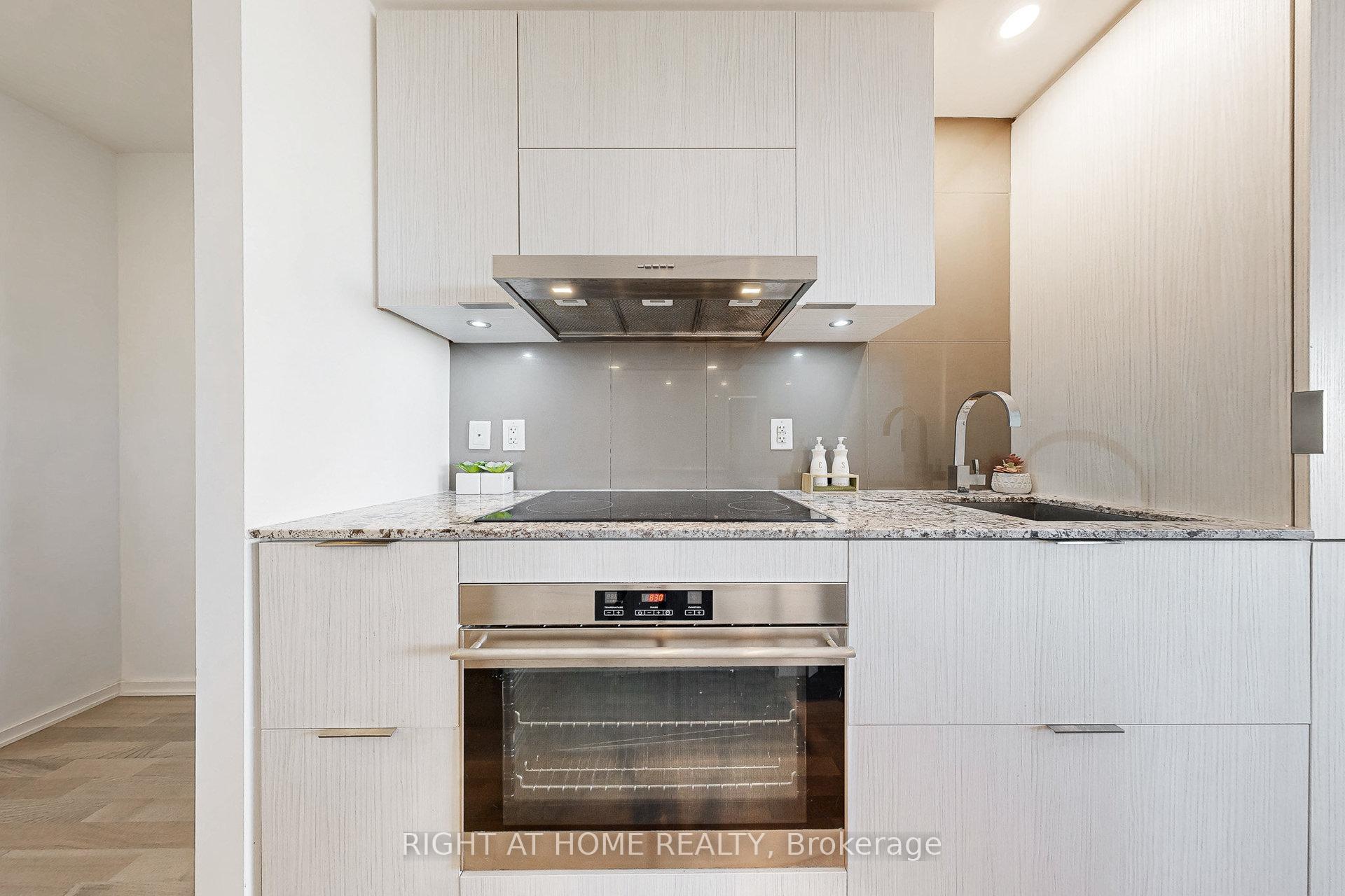 Photo 11 of Unit 3312, 1 Bloor Street E, Toronto, Church-Yonge Corridor — HOMEH