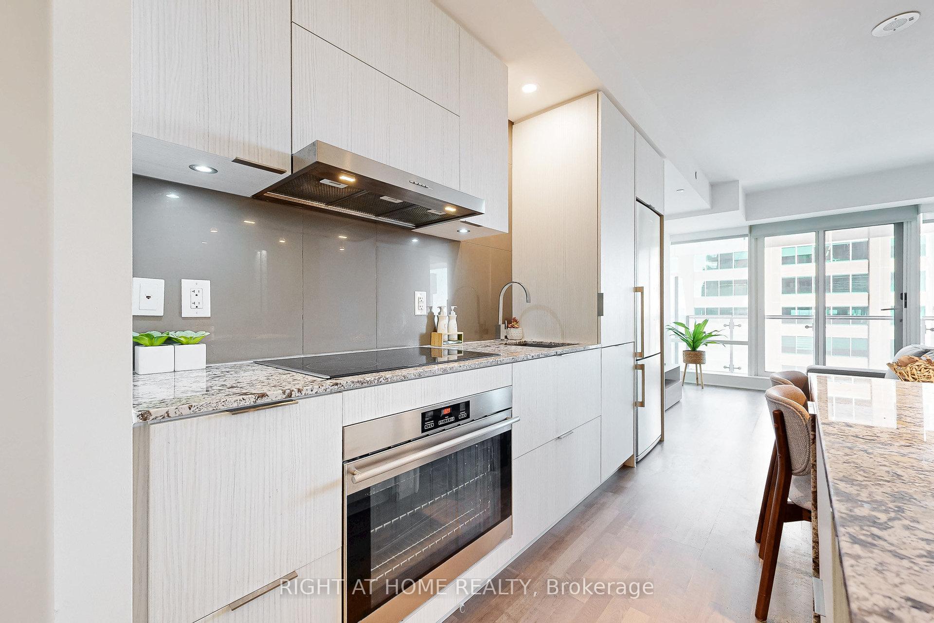 Photo 3 of Unit 3312, 1 Bloor Street E, Toronto, Church-Yonge Corridor — HOMEH