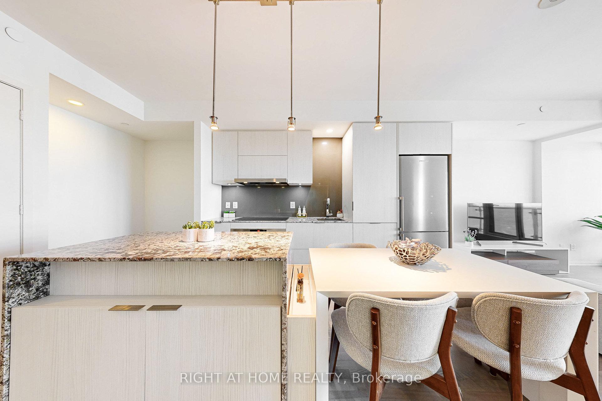 Photo 4 of Unit 3312, 1 Bloor Street E, Toronto, Church-Yonge Corridor — HOMEH