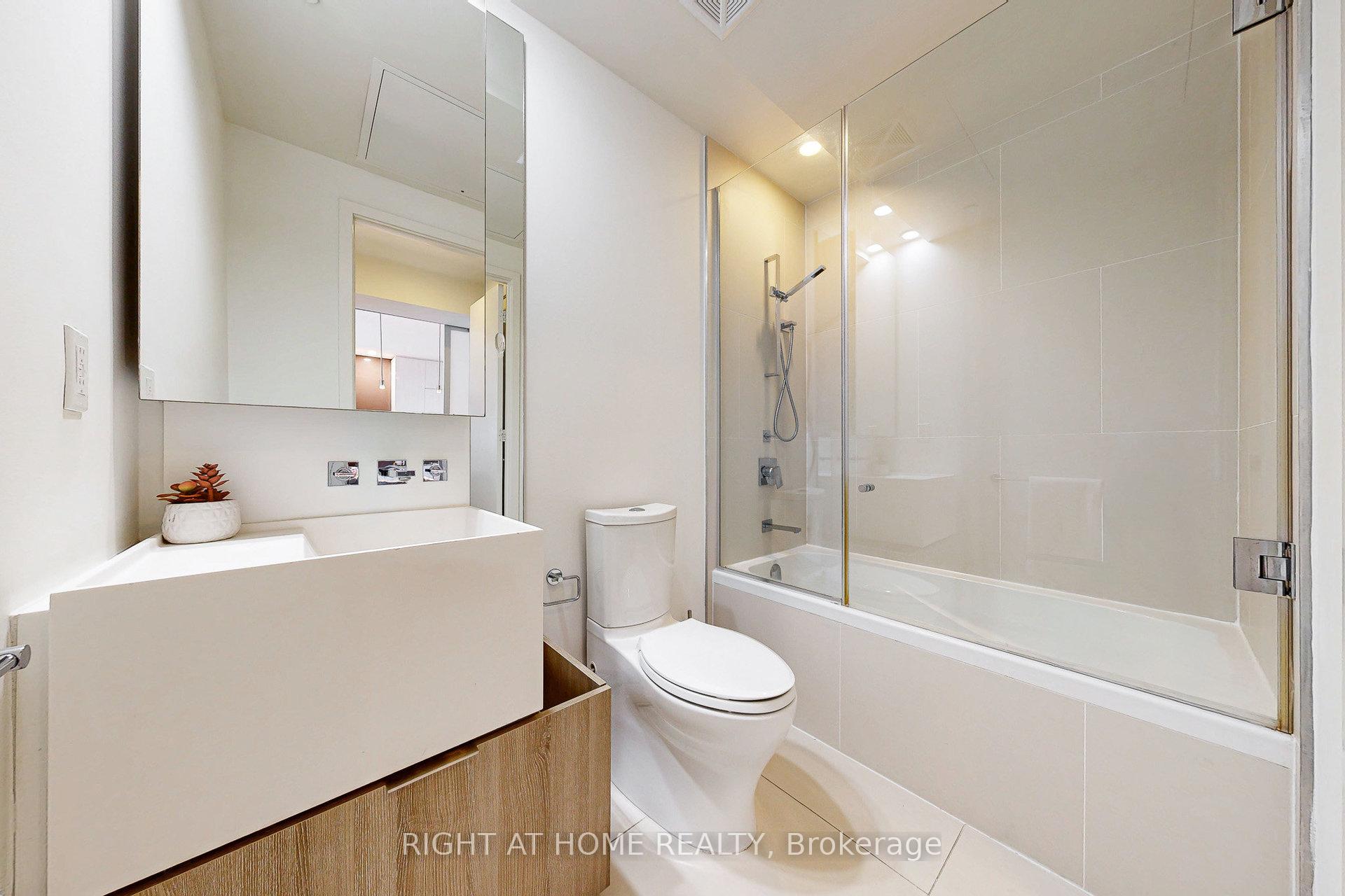 Photo 16 of Unit 3312, 1 Bloor Street E, Toronto, Church-Yonge Corridor — HOMEH