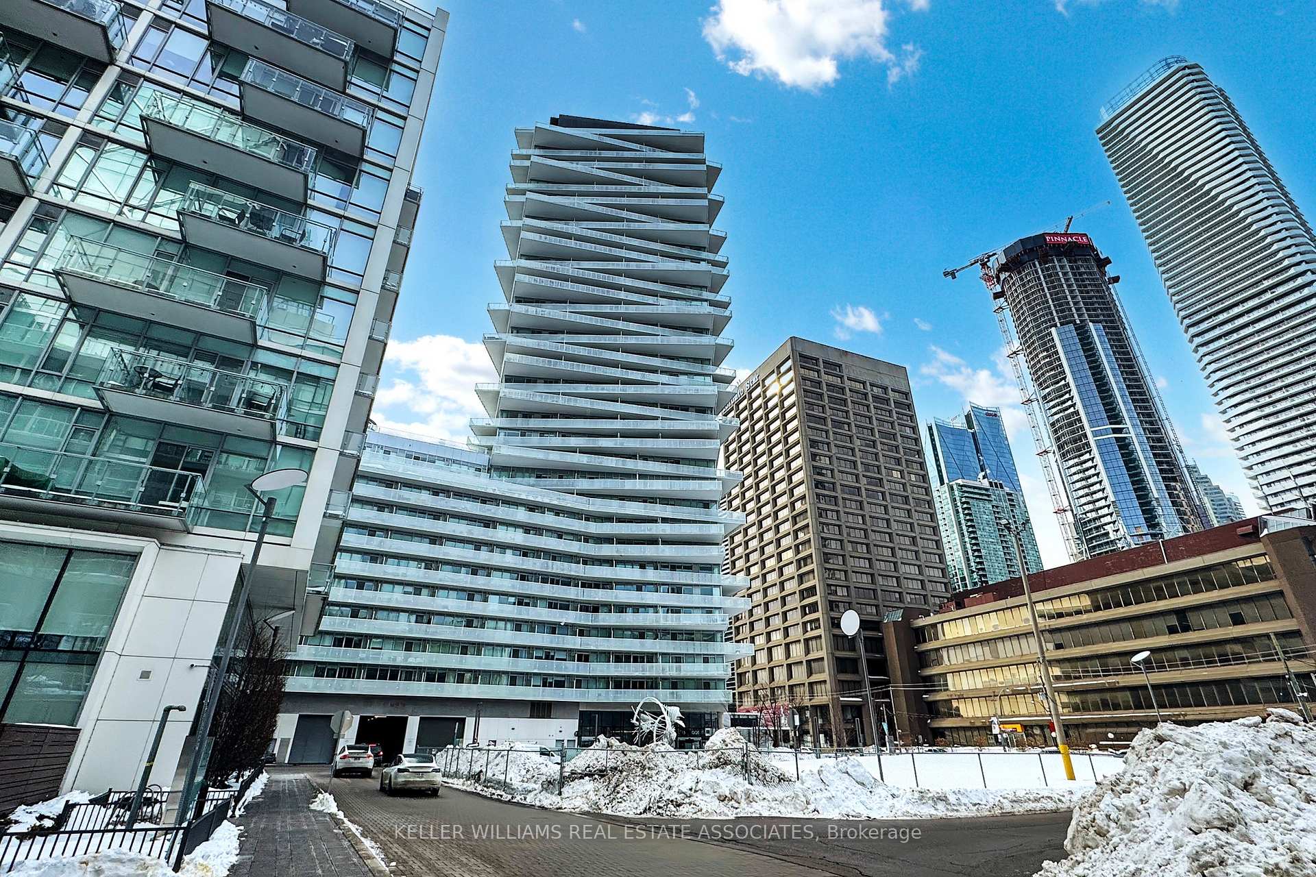 Photo 4 of Unit 1401, 15 Queens Quay E, Toronto, Waterfront Communities — HOMEH