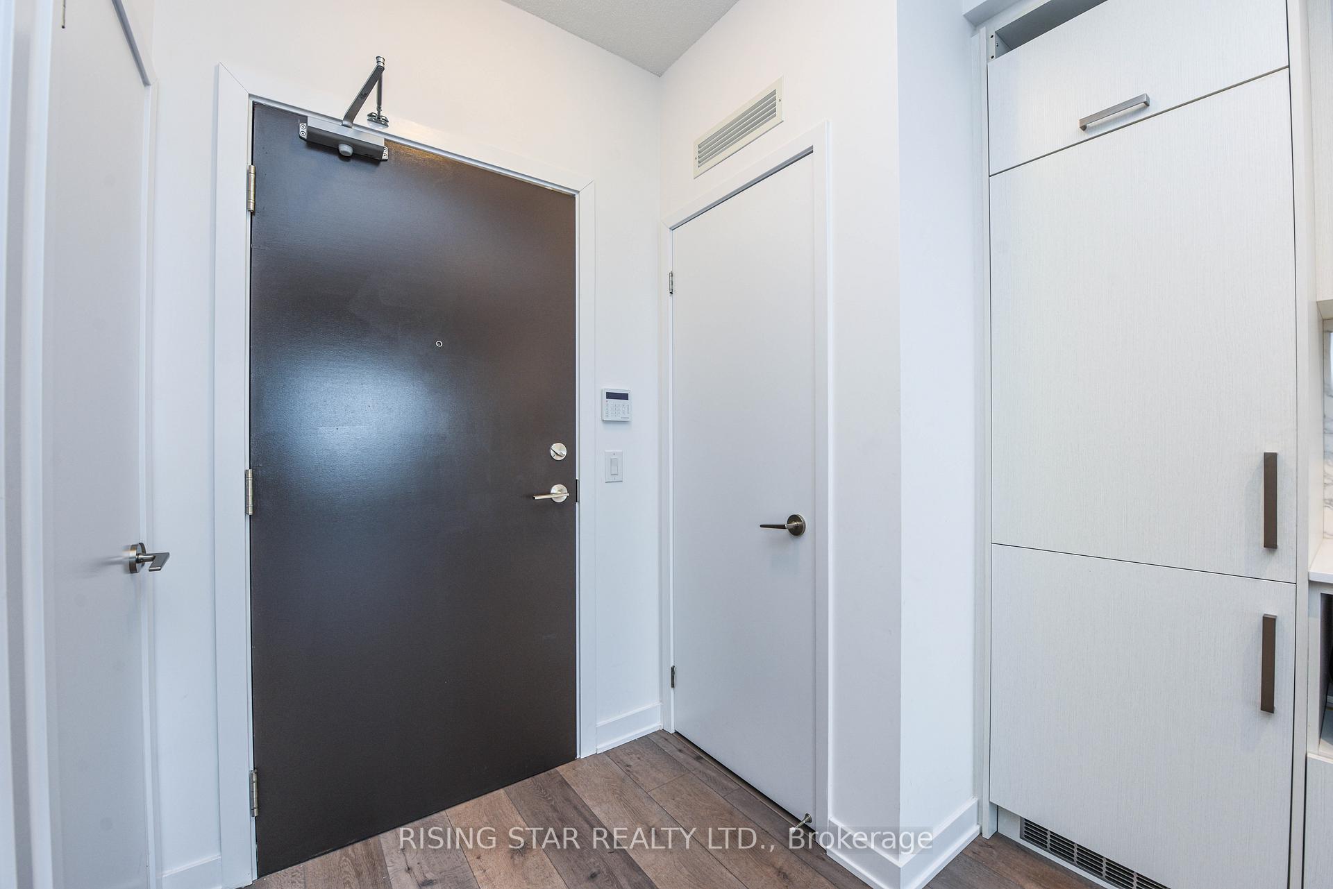 Photo 2 of Unit 617, 60 honeycrisp Crescent, Vaughan, Concord — HOMEH