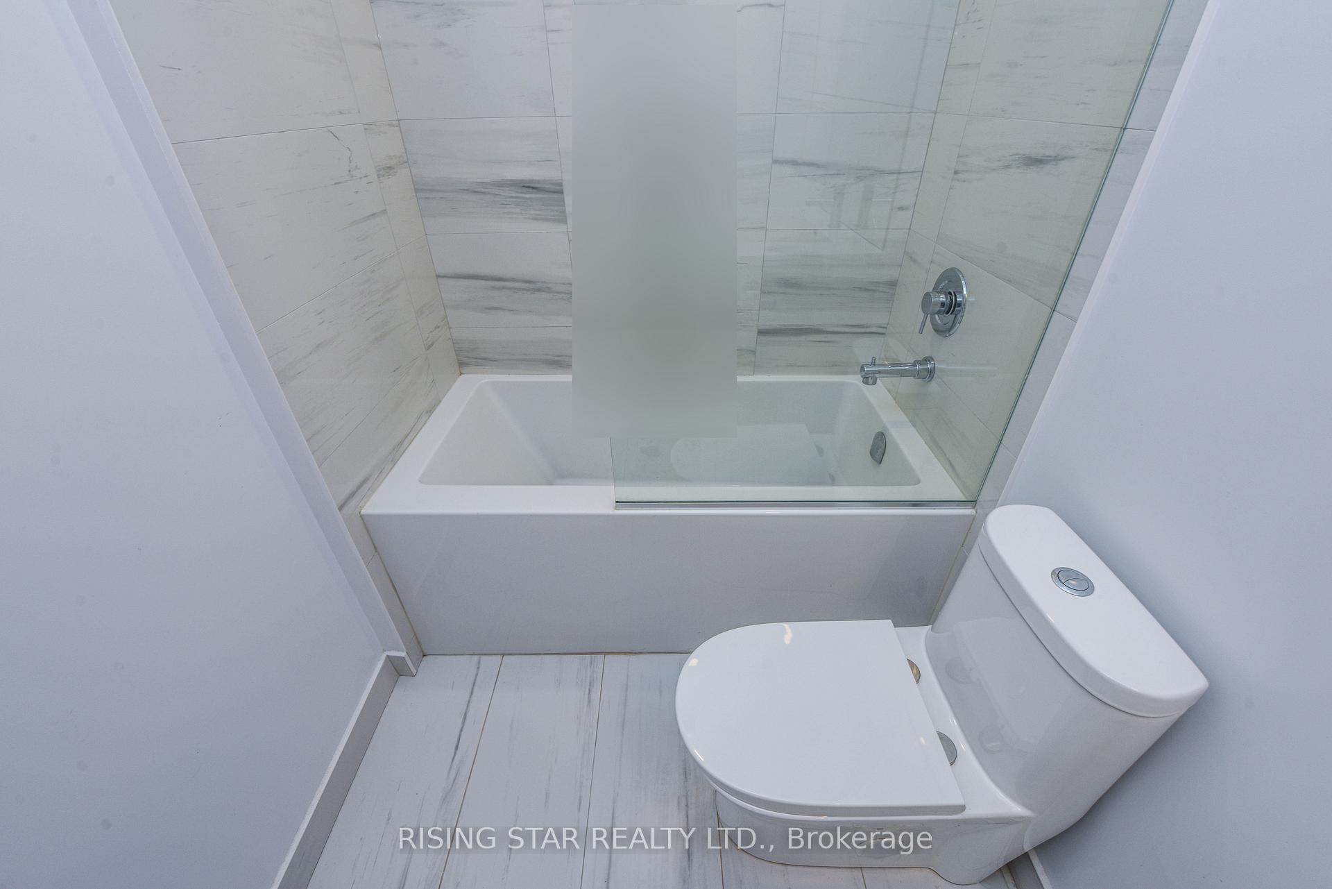 Photo 4 of Unit 617, 60 honeycrisp Crescent, Vaughan, Concord — HOMEH