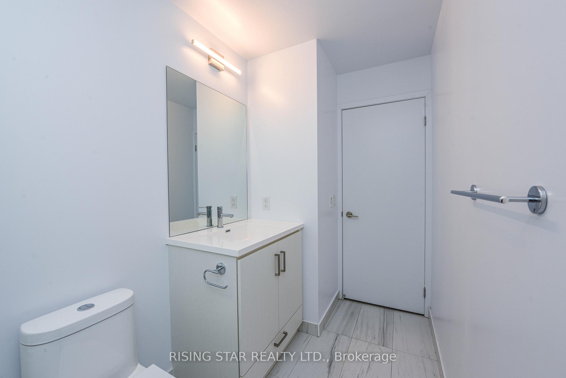 Photo 5 of Unit 617, 60 honeycrisp Crescent, Vaughan, Concord — HOMEH