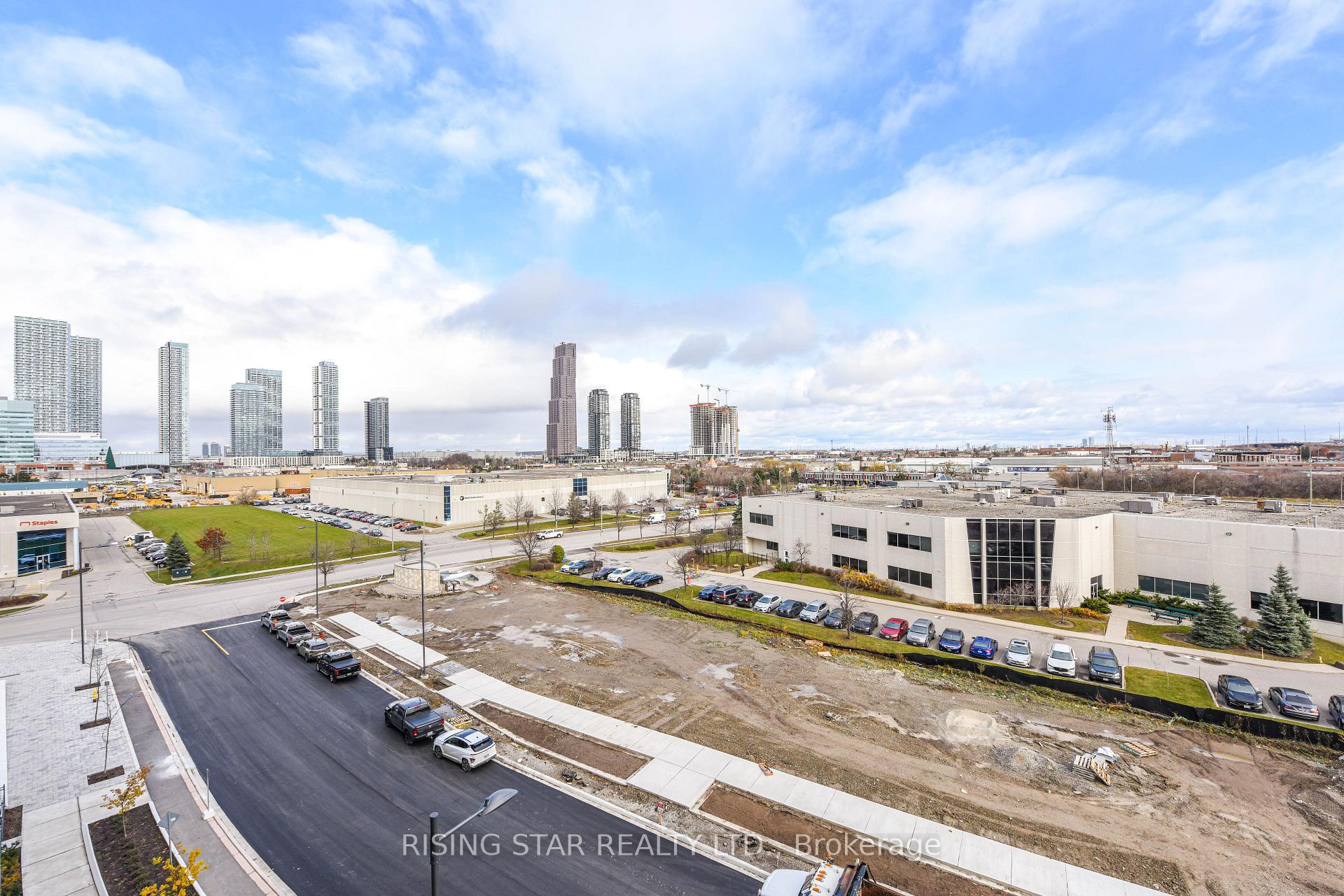 Photo 32 of Unit 617, 60 honeycrisp Crescent, Vaughan, Concord — HOMEH