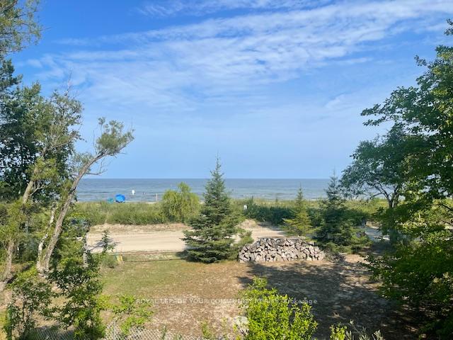 Photo 3 of Unit Unit B, 274 Coastline Drive, Wasaga Beach — HOMEH
