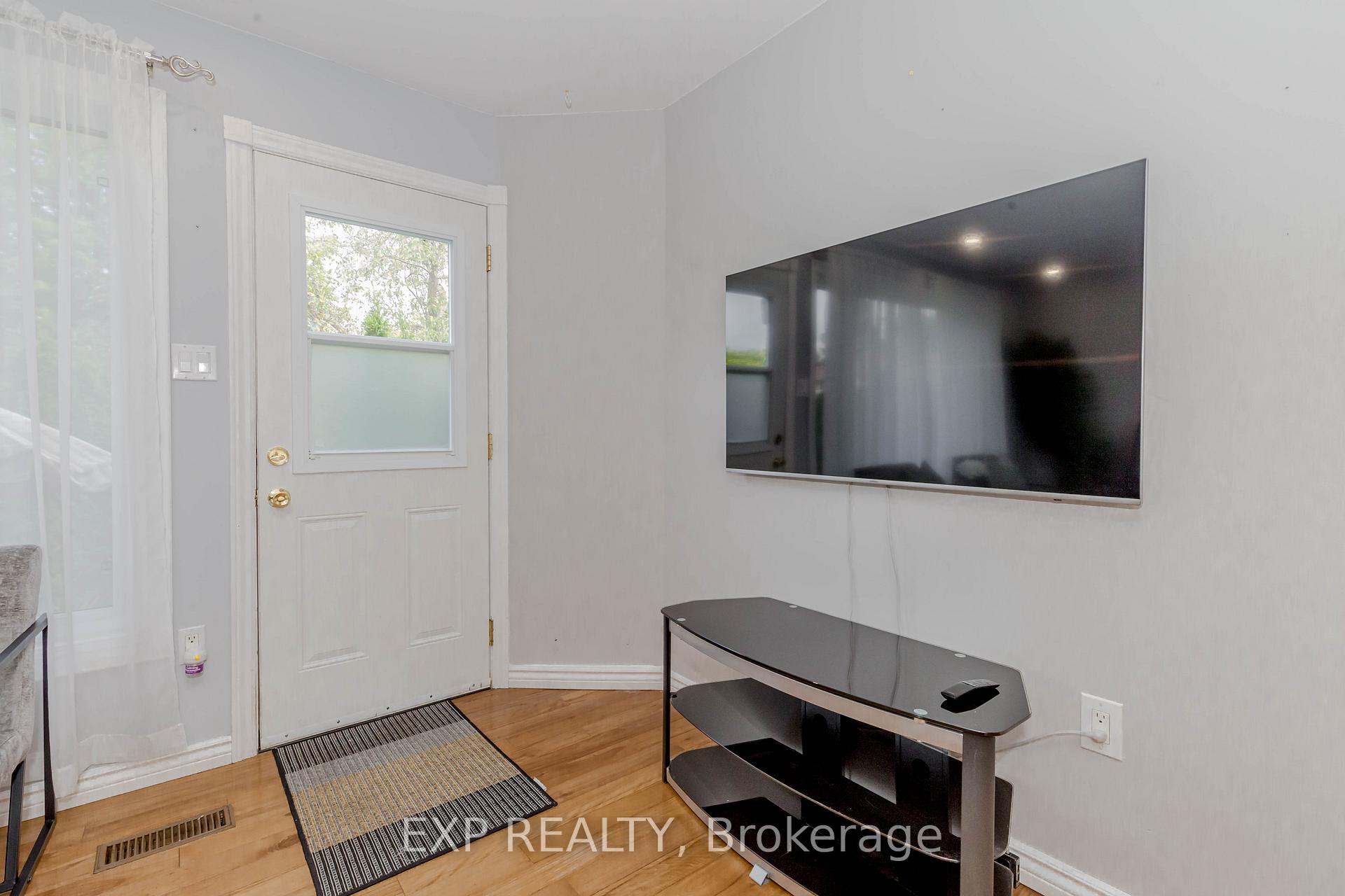 Photo 10 of Unit 3, 120 Quigley Road, Hamilton, Vincent — HOMEH