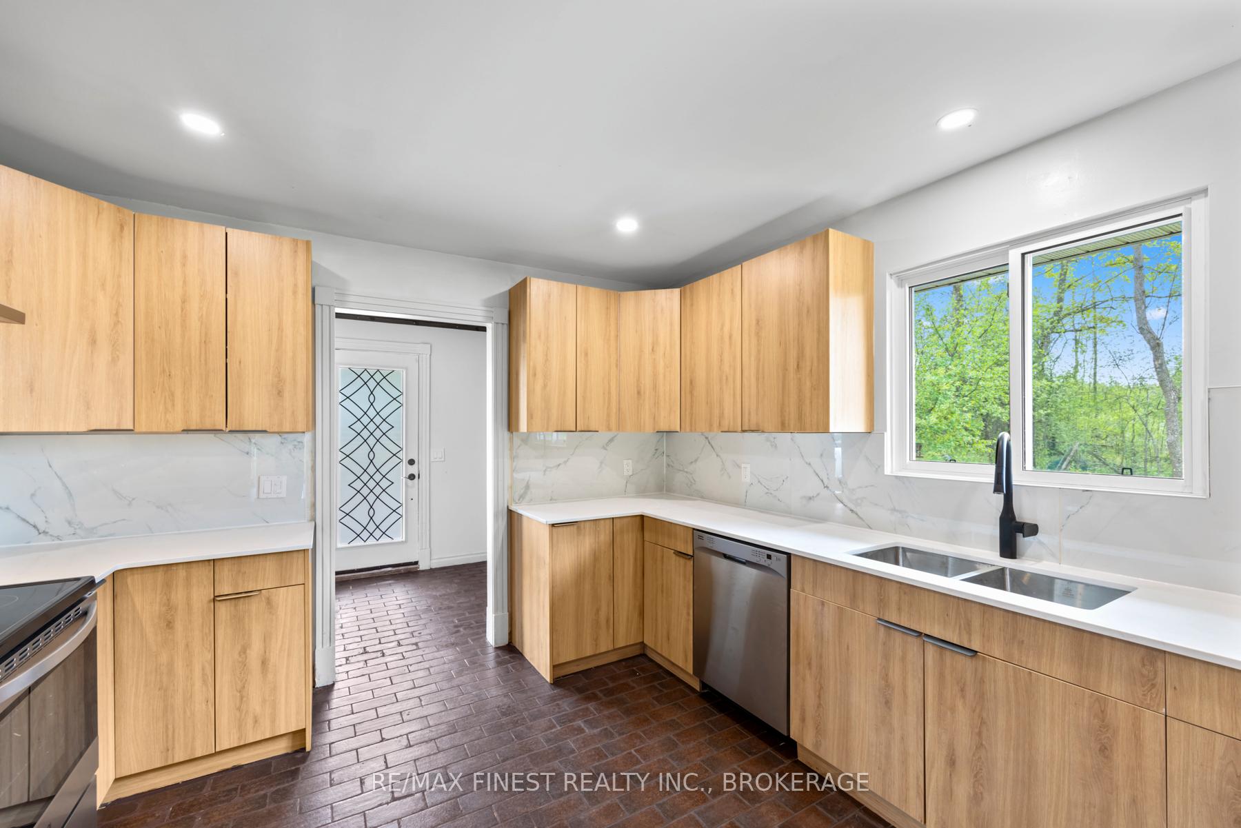 Photo 6 of 3327 Wilton Road, Frontenac, Frontenac South — HOMEH