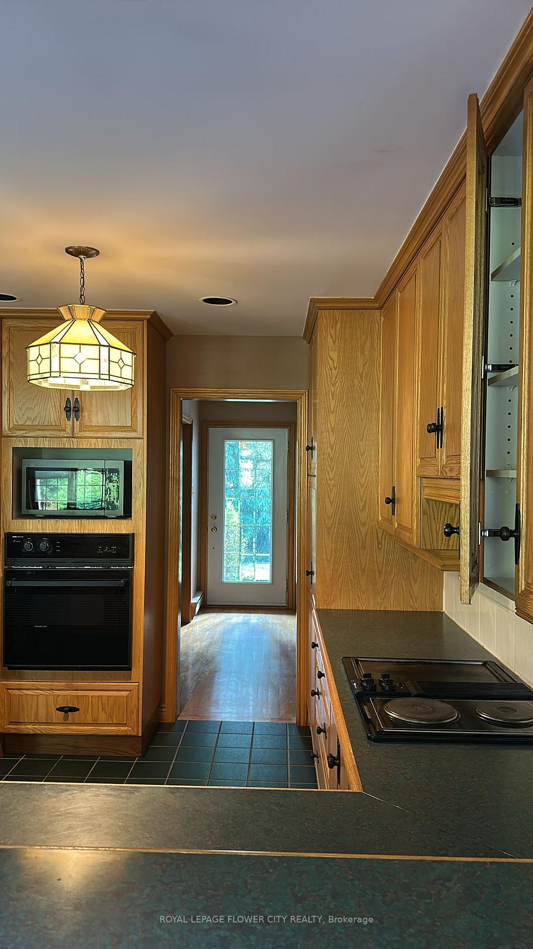 Photo 8 of 7076 5th side Road N, Innisfil, Cookstown — HOMEH